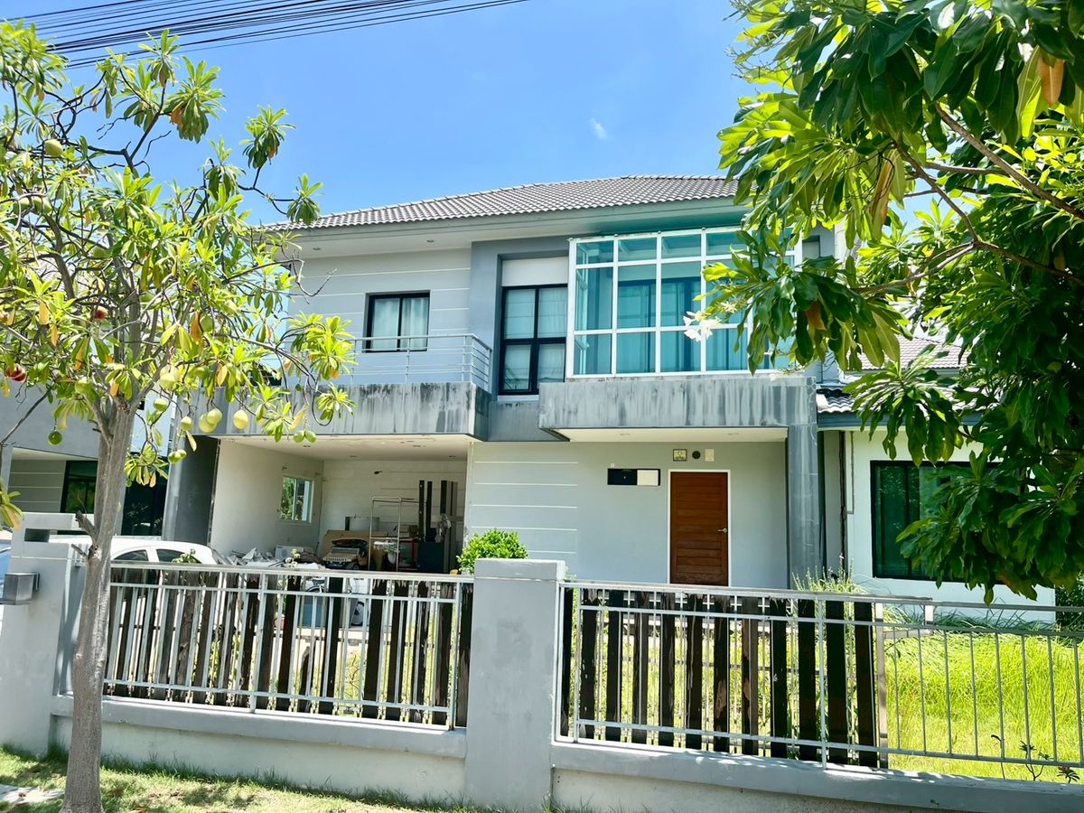 ขายบ้านพระราม 2 บางขุนเทียน : บ้านเดี่ยว 2 ชั้น หมู่บ้านซื่อตรง พรีเมี่ยม พระราม 2 - แสมดำ เนื้อที่ 102 ตารางวา 4 ห้องนอน แขวงแสมดำ เขตบางขุนเทียน กรุงเทพมหานคร