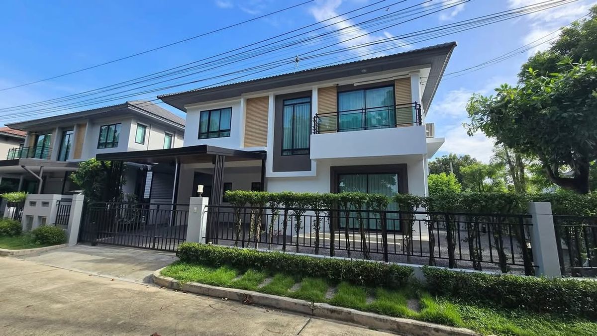 ให้เช่าบ้านปิ่นเกล้า จรัญสนิทวงศ์ : ให้เช่าบ้านเดี่ยว 2 ชั้น ไลฟ์ บางกอก บูเลอวาร์ดราชพฤกษ์ - ปิ่นเกล้า บ้านหลังมุม เนื้อที่ 65 ตร.ว. 4 ห้องนอน 3 ห้องน้ำ