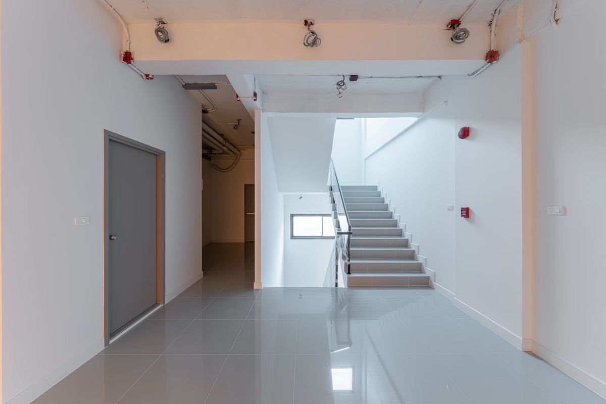 ขายโฮมออฟฟิศพระราม 9 เพชรบุรีตัดใหม่ RCA : ขายด่วน 2 ยูนิตสุดท้าย Town Villa ใจกลาง พระราม 9 ฝั่งตรงข้าม เซ็นทรัล พระราม 9 ใกล้ 4 แยก พระราม 9 เพียง 300 เมตร