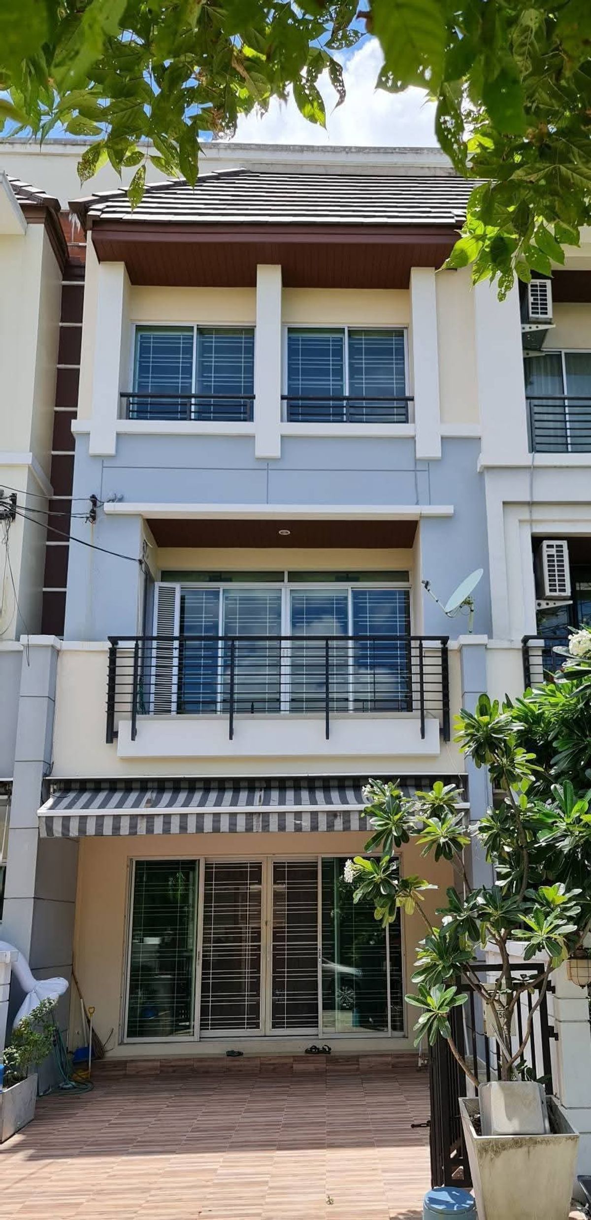 ให้เช่าทาวน์โฮมพัฒนาการ ศรีนครินทร์ : #ให้เช่าบ้านทาวน์โฮม3ชั้น พร้อมเข้าอยู่
ศรีนครินทร์24 (อ่อนนุช-พัฒนาการ)
#บ้านหันหน้าทางทิศใต้ หน้าบ้านไม่ชนใคร ติดคลองประเวศบุรีรมย์  