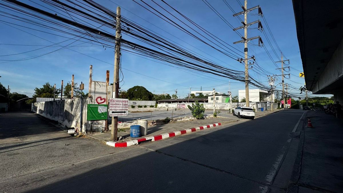 For SaleLandLadkrabang, Suwannaphum Airport : ✈️ High-Potential Land for Sale in Lat Krabang, Near Suvarnabhumi Airport – Ideal for Condo or Commercial Building Development.