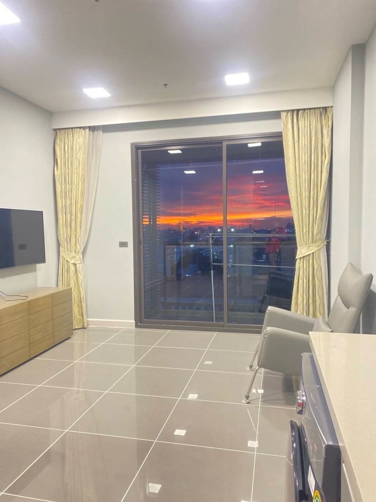 For RentCondoRatchathewi,Phayathai : Rent M Phayathai, the room is ready to move in.