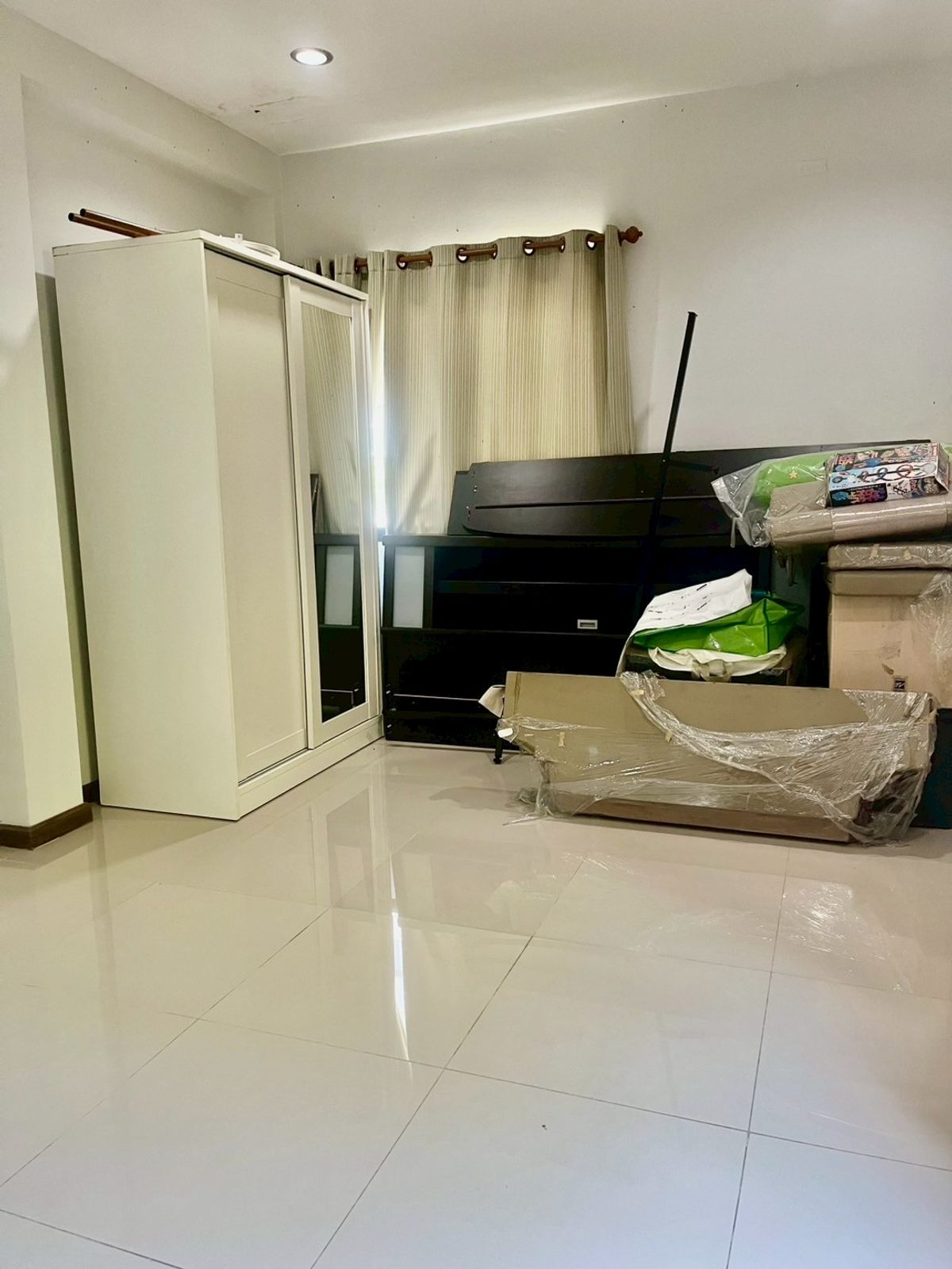 ขายบ้านพระราม 2 บางขุนเทียน : บ้านเดี่ยว 2 ชั้น หมู่บ้านซื่อตรง พรีเมี่ยม พระราม 2 - แสมดำ เนื้อที่ 102 ตารางวา 4 ห้องนอน แขวงแสมดำ เขตบางขุนเทียน กรุงเทพมหานคร