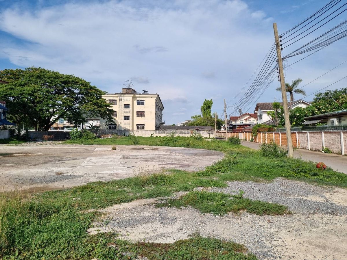 For SaleLandLadkrabang, Suwannaphum Airport : Srinakarin land for sale, 632 sq.w., near Srinakarin, Market, BTS Suan Luang Rama 9