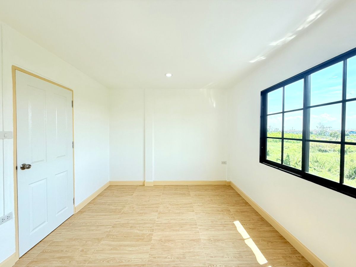 ขายทาวน์โฮมมีนบุรี-ร่มเกล้า : ขายทาวน์เฮ้าส์ 2 ชั้น หมู่บ้านณัฐวรรณ  ซอยสังฆสันติสุข 18 หนองจอก  โรงเรียนเซนต์เทเรซา โรงพยาบาลหนองจอก โลตัสหนองจอก บิ๊กซี แม็คโคร ตลาดหนองจอก