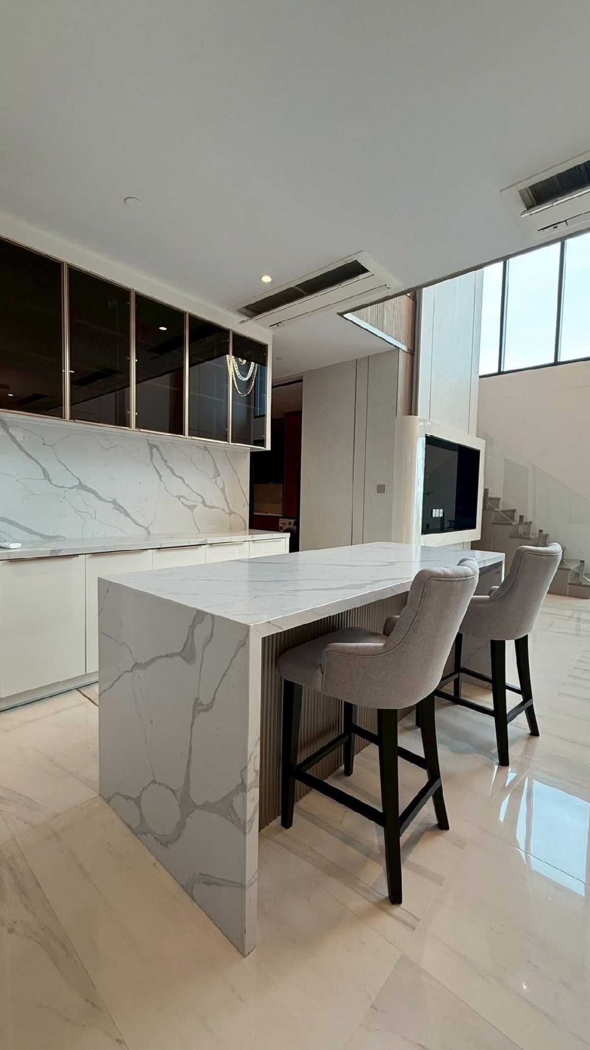 ให้เช่าคอนโดสาทร นราธิวาส : ▼ Supalai Icon ▼ Rent 250,000 THB | 4 Bedrooms 5 Bathrooms | Duplex 206 sq.m. 
