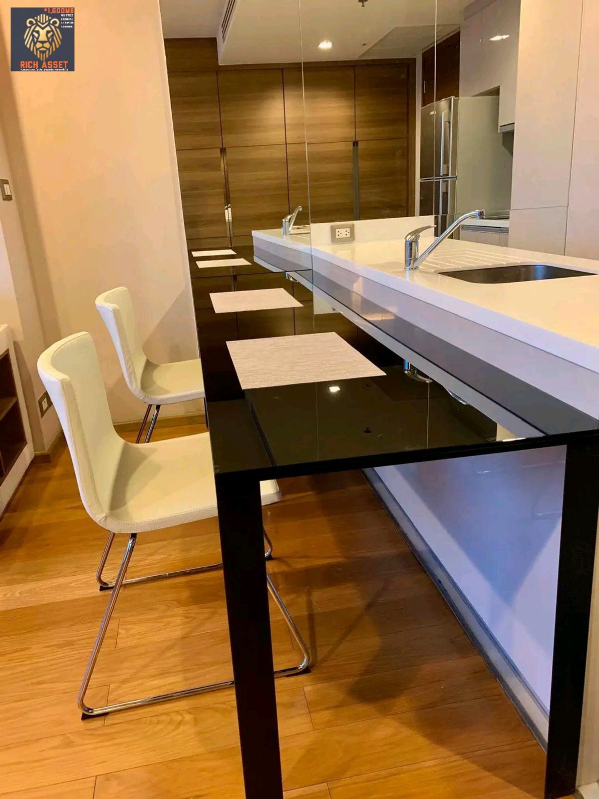 ให้เช่าคอนโดสาทร นราธิวาส : THE ADDRESS SATHORN 30,000 บาท/เดือน - 1 bedroom 
52 sqm 
ชั้น 30 วิวตึกมหานคร 💎💎
***ราคาเช่าพิเศษเฉพาะเดือนนี้  KIM คิม LINE: miragerichcondo 0842914701