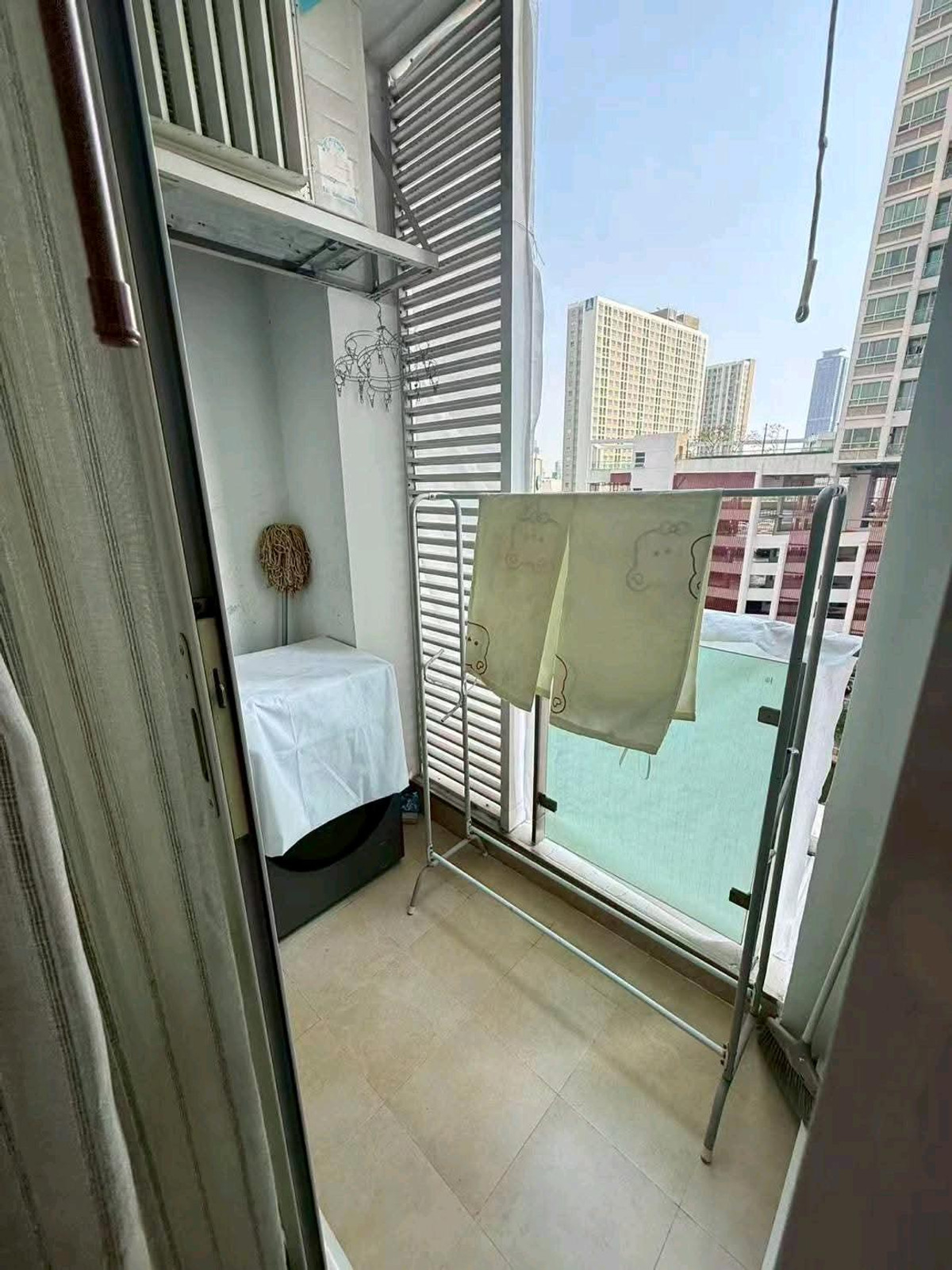 For RentCondoRama9, Petchburi, RCA : 🌆 Condo for rent, TC Green Rama 9, Building D 19💫 40 sqm. Price 16,000 baht, near RCA, ready to enter 1 July.