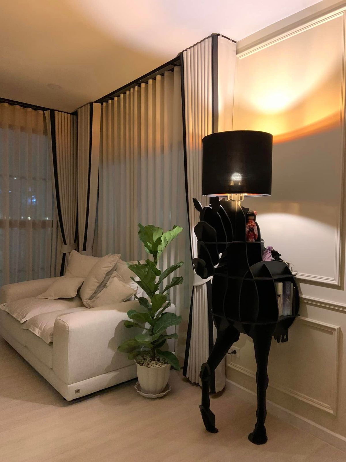 ขายทาวน์โฮมมีนบุรี-ร่มเกล้า : ✨ ขายบ้านมุม Anasiri รามคำแหง พร้อมสวนข้างบ้าน วิวโล่ง โปร่งสบาย เฟอร์นิเจอร์ตกสไตล์  Luxury Minimal เหมาะกับครอบครัว เดินทางสะดวกใกล้รถไฟฟ้า