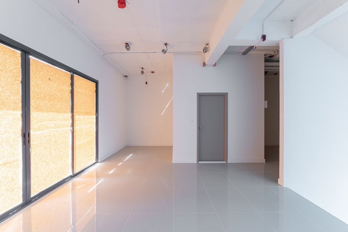 ขายโฮมออฟฟิศพระราม 9 เพชรบุรีตัดใหม่ RCA : ขายด่วน 2 ยูนิตสุดท้าย Town Villa ใจกลาง พระราม 9 ฝั่งตรงข้าม เซ็นทรัล พระราม 9 ใกล้ 4 แยก พระราม 9 เพียง 300 เมตร