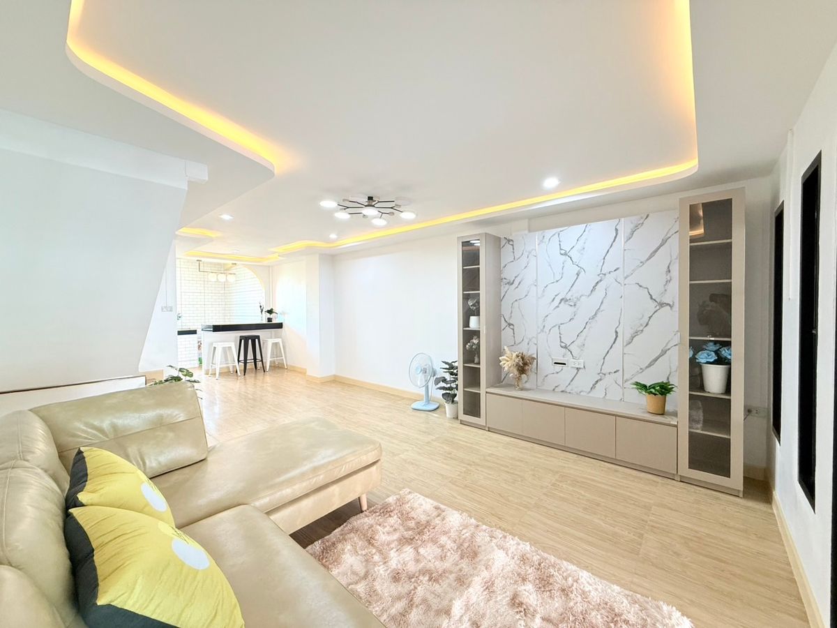 ขายทาวน์โฮมมีนบุรี-ร่มเกล้า : ขายทาวน์เฮ้าส์ 2 ชั้น หมู่บ้านณัฐวรรณ  ซอยสังฆสันติสุข 18 หนองจอก  โรงเรียนเซนต์เทเรซา โรงพยาบาลหนองจอก โลตัสหนองจอก บิ๊กซี แม็คโคร ตลาดหนองจอก