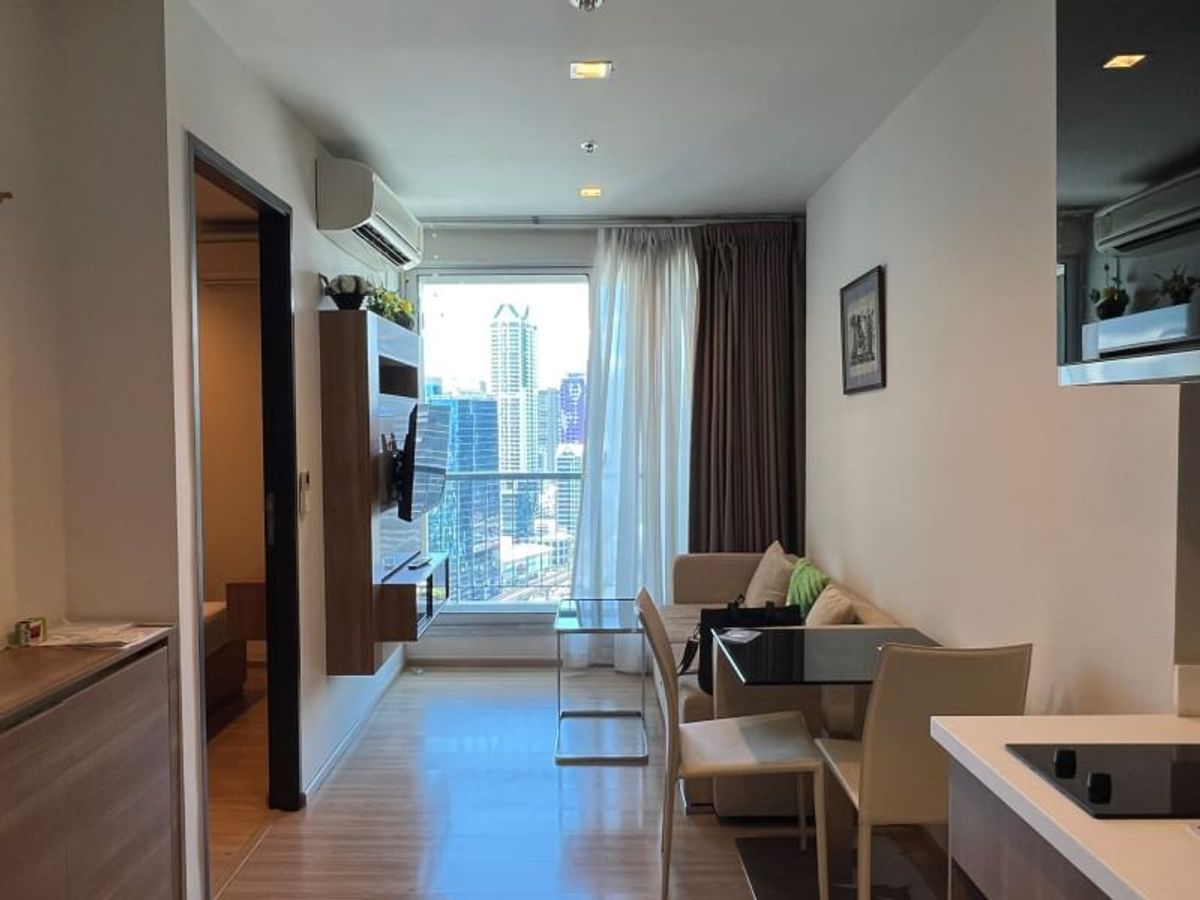 ให้เช่าคอนโดสาทร นราธิวาส :  Rhythm Sathorn - 1bed 35sqm. on 26Fl. 20,000 Available 25 May 2025