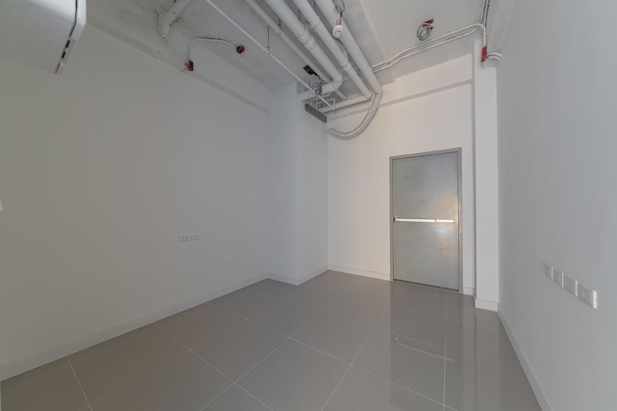 ขายโฮมออฟฟิศพระราม 9 เพชรบุรีตัดใหม่ RCA : ขายด่วน 2 ยูนิตสุดท้าย Town Villa ใจกลาง พระราม 9 ฝั่งตรงข้าม เซ็นทรัล พระราม 9 ใกล้ 4 แยก พระราม 9 เพียง 300 เมตร