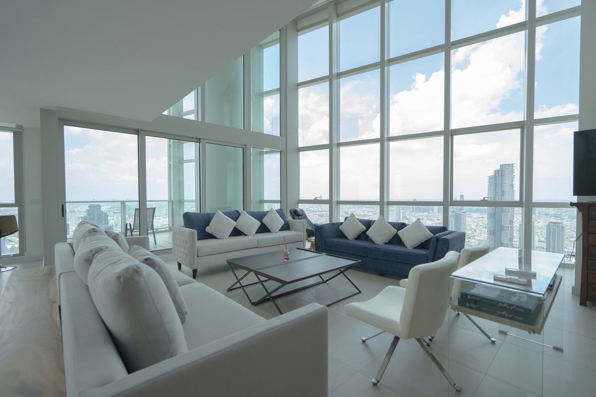 ให้เช่าคอนโดวงเวียนใหญ่ เจริญนคร : For Rent | The River Condominium | 3 Bedrooms | 410 Sq.m. 