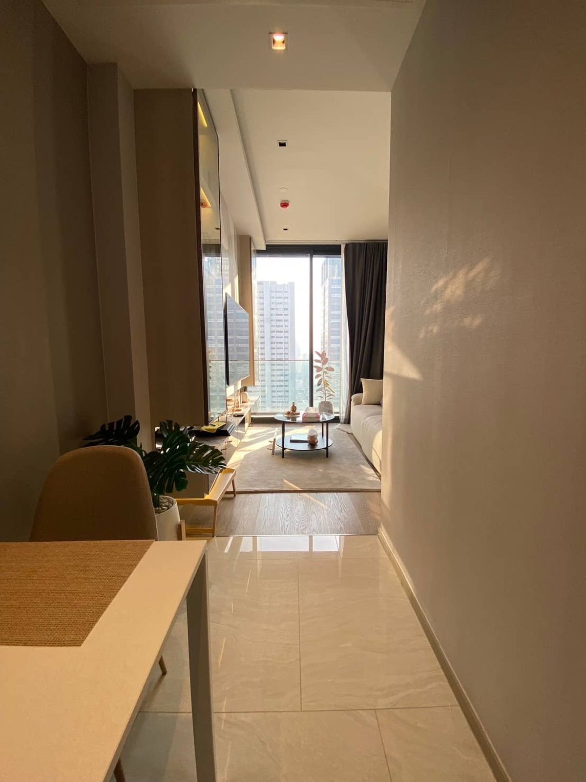 ขายคอนโดสีลม ศาลาแดง บางรัก : ขายด่วน ✨ Ashton Silom ✨ เฟอร์นิเจอร์ และ เครื่องใช้ไฟฟ้าครบ ใกล้ BTS ช่องนนทรี