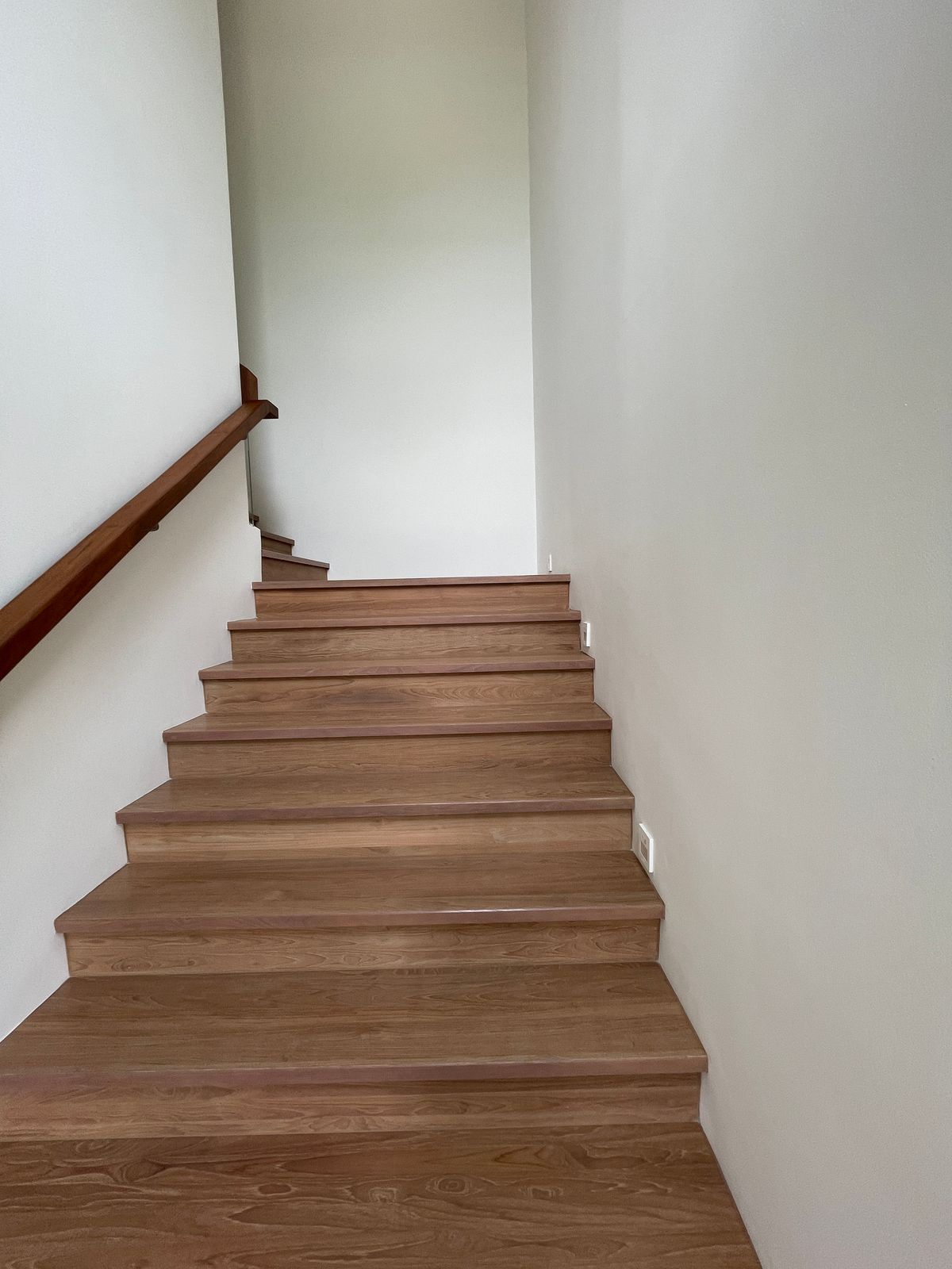 ขายบ้านรามคำแหง หัวหมาก : ขายบ้านเดี่ยวหรู ธารารมณ์ ไพรเวท เรสซิเดนซ์ รามคำแหง 9 บ้านเดี่ยว 3 ชั้น พื้นที่ใช้สอย 416 ตร.ม. ฟังก์ชัน 4 ห้องนอน 5 ห้องน้ำ 3 ที่จอดรถ  บนถนนรามคำแหง ใกล้แยกสุขุมวิท 71 ใกล้รถไฟฟ้าสายสีส้มและ Airport Link สถานีรามคำแหง