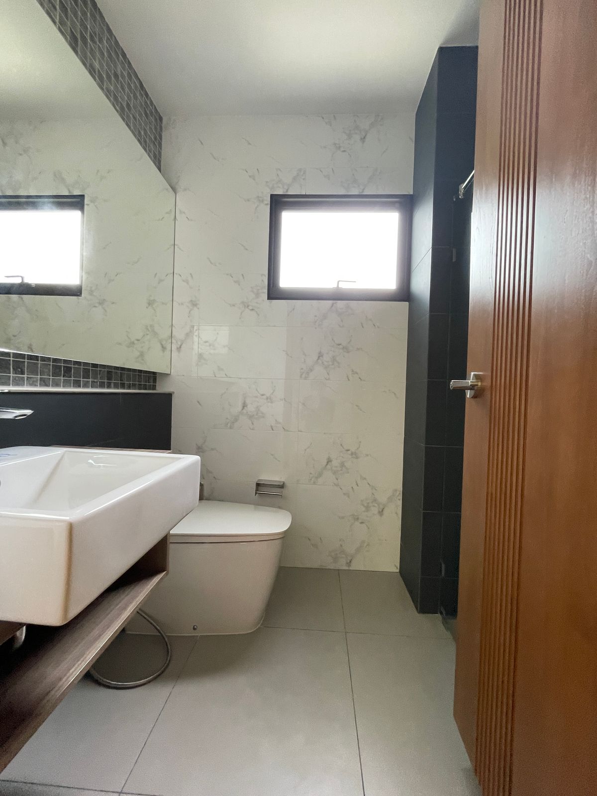 ขายบ้านรามคำแหง หัวหมาก : ขายบ้านเดี่ยวหรู ธารารมณ์ ไพรเวท เรสซิเดนซ์ รามคำแหง 9 บ้านเดี่ยว 3 ชั้น พื้นที่ใช้สอย 416 ตร.ม. ฟังก์ชัน 4 ห้องนอน 5 ห้องน้ำ 3 ที่จอดรถ  บนถนนรามคำแหง ใกล้แยกสุขุมวิท 71 ใกล้รถไฟฟ้าสายสีส้มและ Airport Link สถานีรามคำแหง