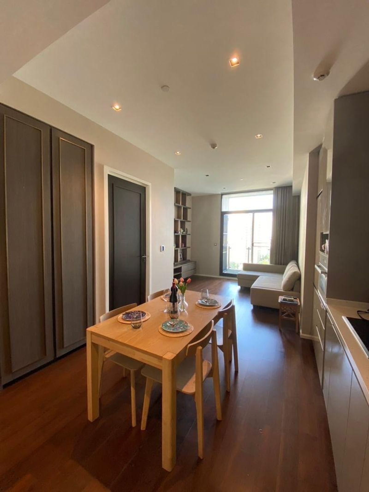 ให้เช่าคอนโดสุขุมวิท อโศก ทองหล่อ : ว่างให้เช่า Diplomat 39 ห้องมุม เฟอร์ฯ เครื่องใช้ไฟฟ้าครบครันพร้อมเข้าอยู่ วิวไม่บล็อค 