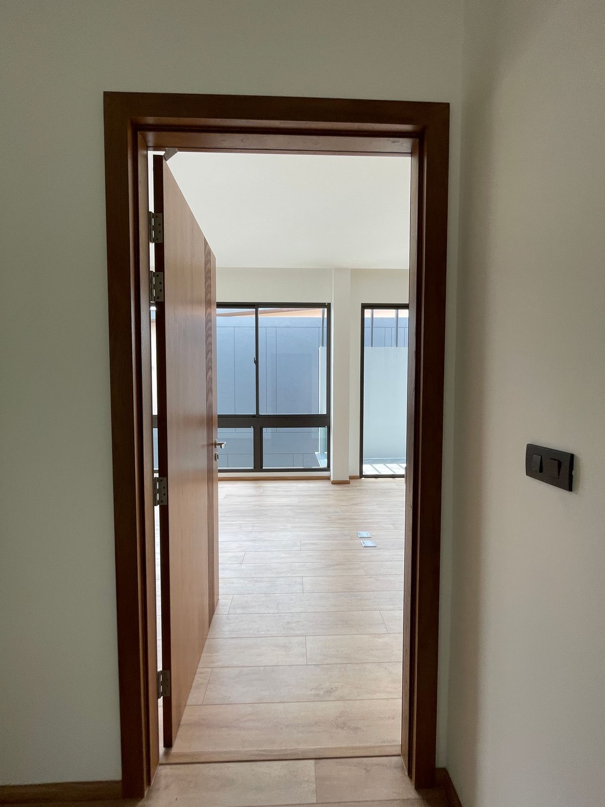 ขายบ้านรามคำแหง หัวหมาก : ขายบ้านเดี่ยวหรู ธารารมณ์ ไพรเวท เรสซิเดนซ์ รามคำแหง 9 บ้านเดี่ยว 3 ชั้น พื้นที่ใช้สอย 416 ตร.ม. ฟังก์ชัน 4 ห้องนอน 5 ห้องน้ำ 3 ที่จอดรถ  บนถนนรามคำแหง ใกล้แยกสุขุมวิท 71 ใกล้รถไฟฟ้าสายสีส้มและ Airport Link สถานีรามคำแหง