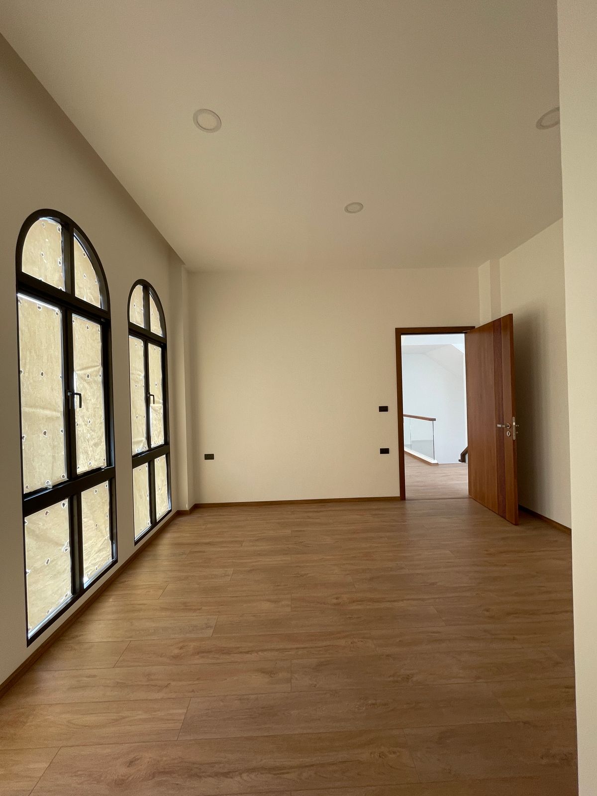 ขายบ้านรามคำแหง หัวหมาก : ขายบ้านเดี่ยวหรู ธารารมณ์ ไพรเวท เรสซิเดนซ์ รามคำแหง 9 บ้านเดี่ยว 3 ชั้น พื้นที่ใช้สอย 416 ตร.ม. ฟังก์ชัน 4 ห้องนอน 5 ห้องน้ำ 3 ที่จอดรถ  บนถนนรามคำแหง ใกล้แยกสุขุมวิท 71 ใกล้รถไฟฟ้าสายสีส้มและ Airport Link สถานีรามคำแหง