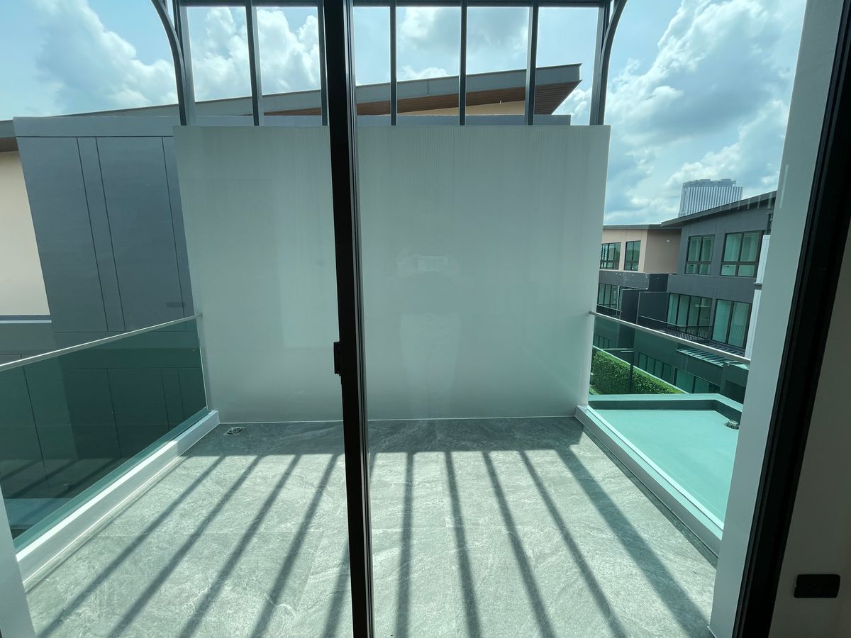 ขายบ้านรามคำแหง หัวหมาก : ขายบ้านเดี่ยวหรู ธารารมณ์ ไพรเวท เรสซิเดนซ์ รามคำแหง 9 บ้านเดี่ยว 3 ชั้น พื้นที่ใช้สอย 416 ตร.ม. ฟังก์ชัน 4 ห้องนอน 5 ห้องน้ำ 3 ที่จอดรถ  บนถนนรามคำแหง ใกล้แยกสุขุมวิท 71 ใกล้รถไฟฟ้าสายสีส้มและ Airport Link สถานีรามคำแหง