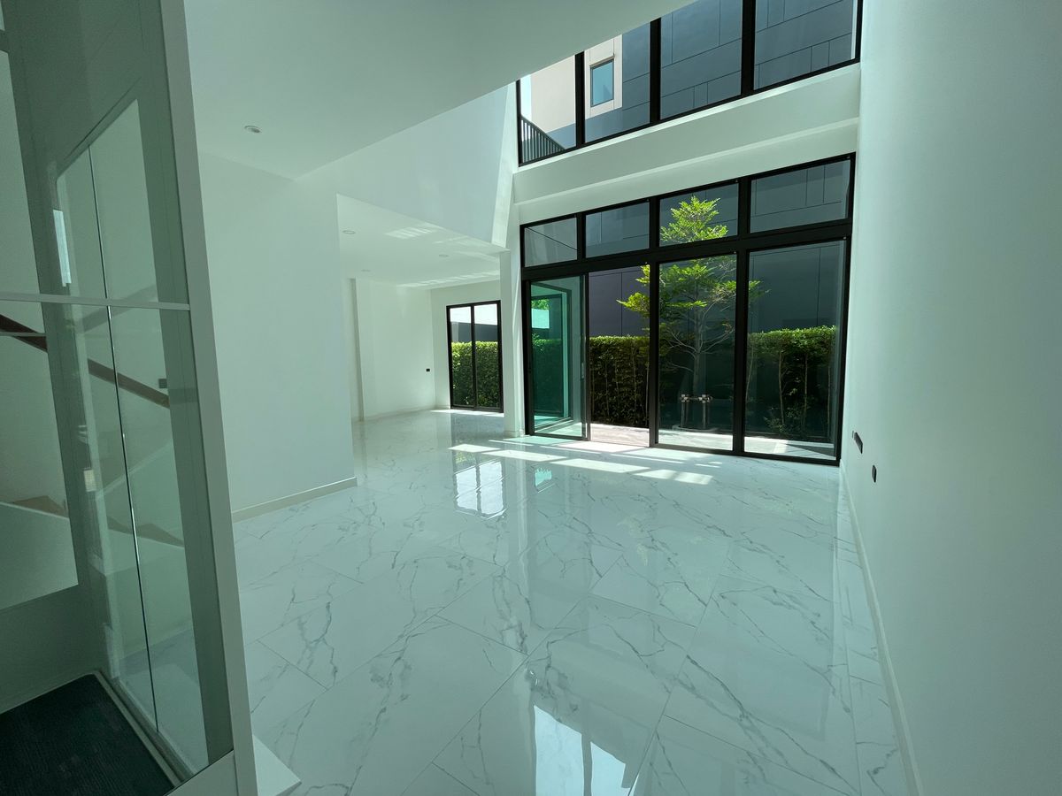 ขายบ้านรามคำแหง หัวหมาก : ขายบ้านเดี่ยวหรู ธารารมณ์ ไพรเวท เรสซิเดนซ์ รามคำแหง 9 บ้านเดี่ยว 3 ชั้น พื้นที่ใช้สอย 416 ตร.ม. ฟังก์ชัน 4 ห้องนอน 5 ห้องน้ำ 3 ที่จอดรถ  บนถนนรามคำแหง ใกล้แยกสุขุมวิท 71 ใกล้รถไฟฟ้าสายสีส้มและ Airport Link สถานีรามคำแหง