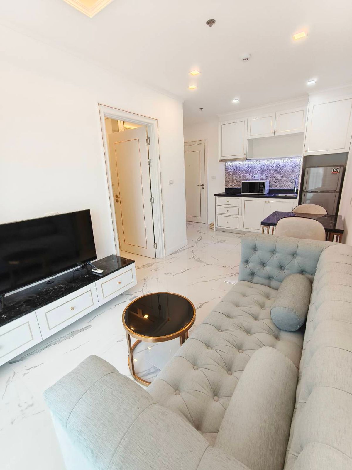 For SaleCondoPattaya, Bangsaen, Chonburi : Sell ​​The Empire Tower Pattaya room with complete furniture or rented immediately.
