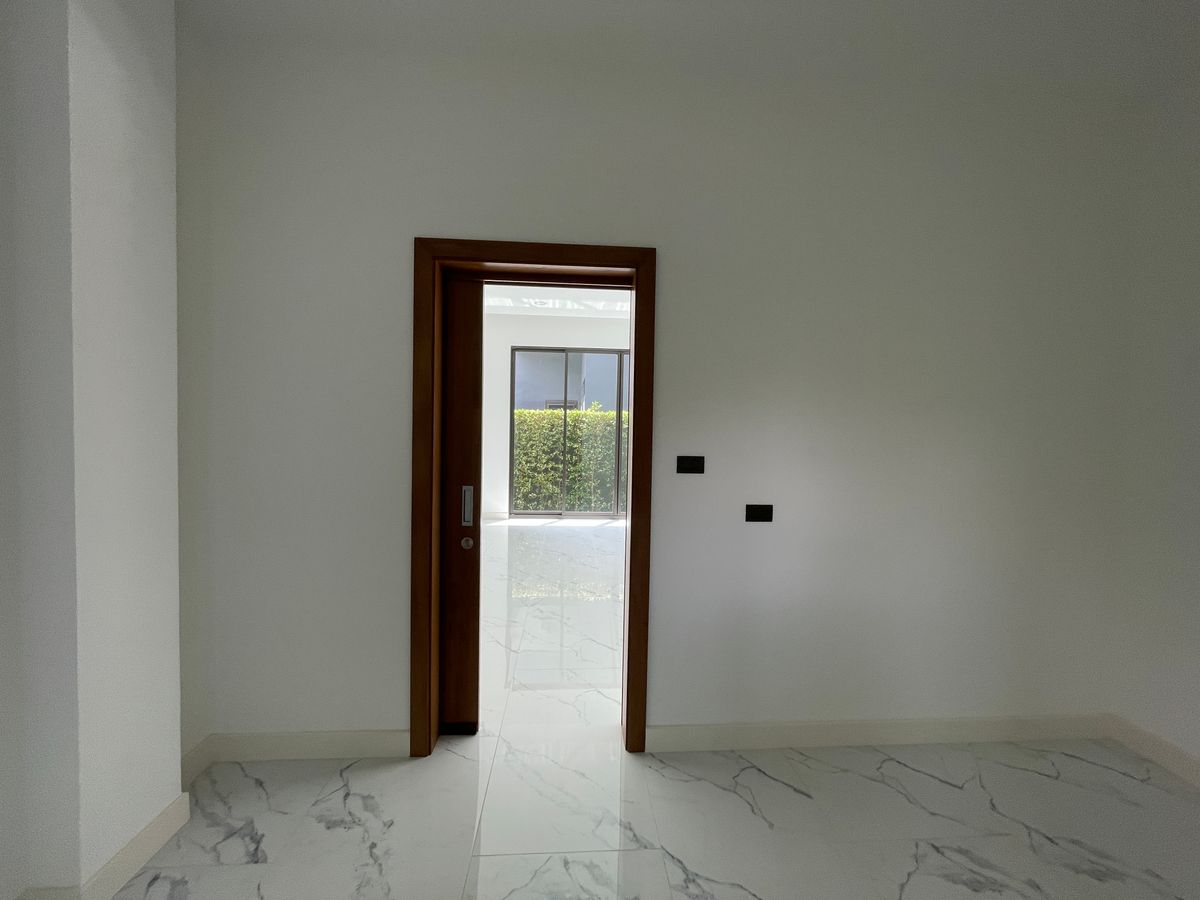 ขายบ้านรามคำแหง หัวหมาก : ขายบ้านเดี่ยวหรู ธารารมณ์ ไพรเวท เรสซิเดนซ์ รามคำแหง 9 บ้านเดี่ยว 3 ชั้น พื้นที่ใช้สอย 416 ตร.ม. ฟังก์ชัน 4 ห้องนอน 5 ห้องน้ำ 3 ที่จอดรถ  บนถนนรามคำแหง ใกล้แยกสุขุมวิท 71 ใกล้รถไฟฟ้าสายสีส้มและ Airport Link สถานีรามคำแหง