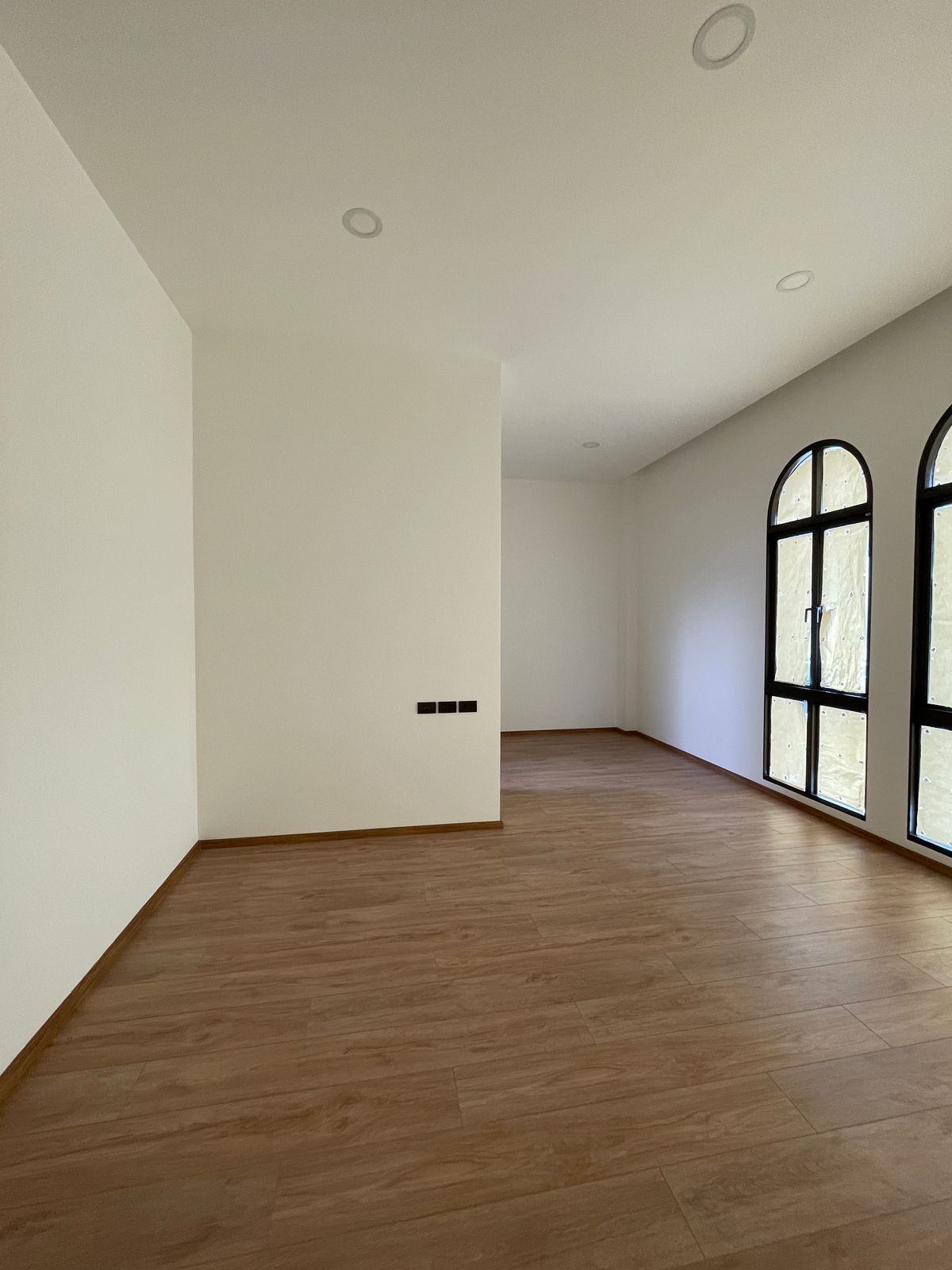 ขายบ้านรามคำแหง หัวหมาก : ขายบ้านเดี่ยวหรู ธารารมณ์ ไพรเวท เรสซิเดนซ์ รามคำแหง 9 บ้านเดี่ยว 3 ชั้น พื้นที่ใช้สอย 416 ตร.ม. ฟังก์ชัน 4 ห้องนอน 5 ห้องน้ำ 3 ที่จอดรถ  บนถนนรามคำแหง ใกล้แยกสุขุมวิท 71 ใกล้รถไฟฟ้าสายสีส้มและ Airport Link สถานีรามคำแหง