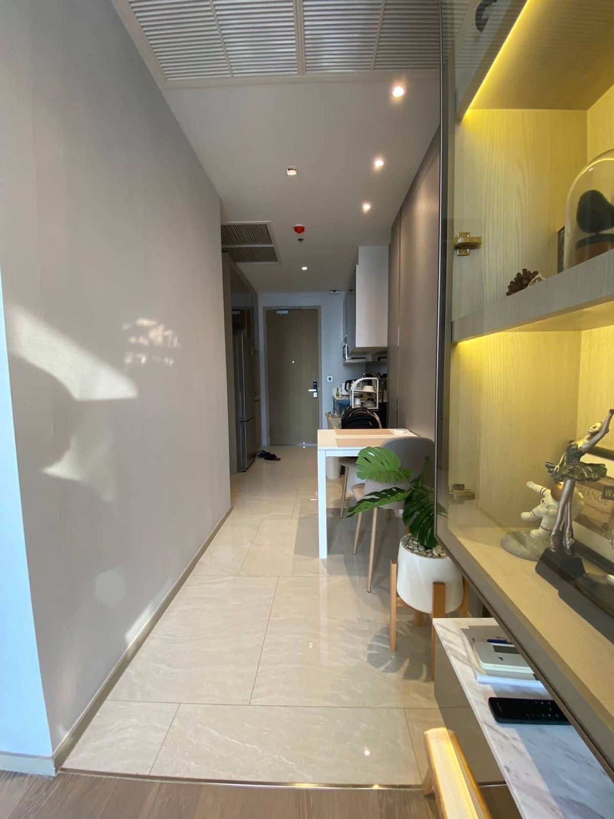 ขายคอนโดสีลม ศาลาแดง บางรัก : ขายด่วน ✨ Ashton Silom ✨ เฟอร์นิเจอร์ และ เครื่องใช้ไฟฟ้าครบ ใกล้ BTS ช่องนนทรี