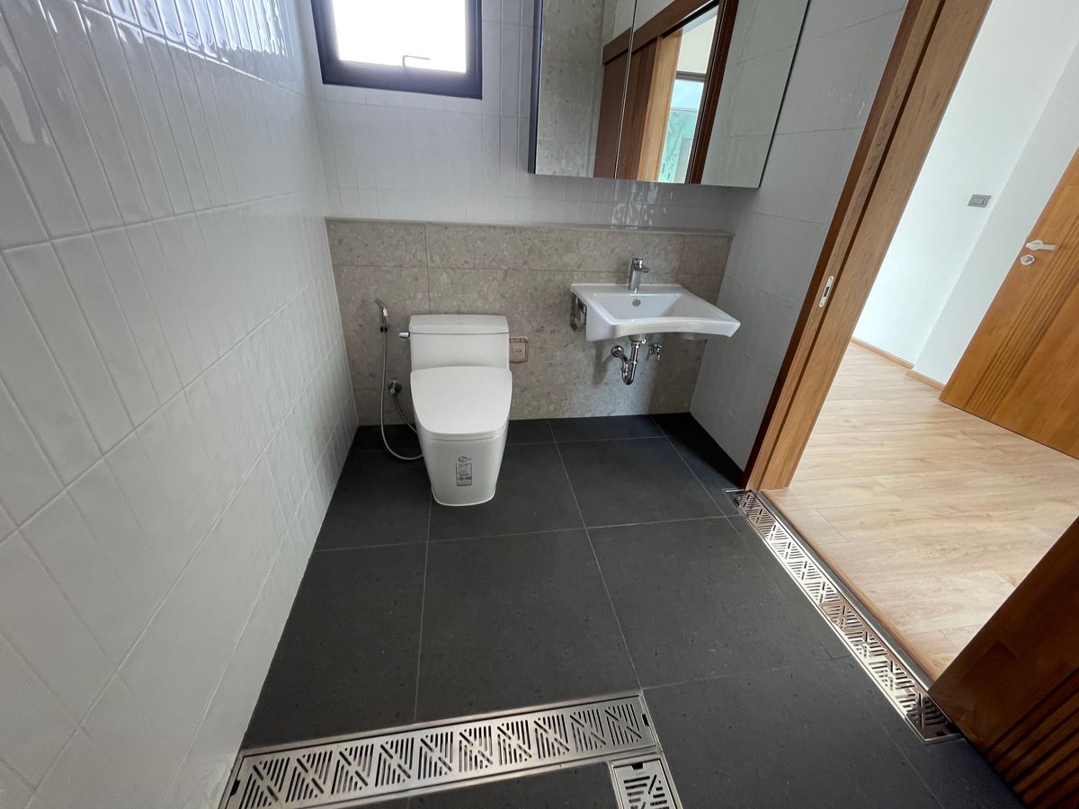 ขายบ้านรามคำแหง หัวหมาก : ขายบ้านเดี่ยวหรู ธารารมณ์ ไพรเวท เรสซิเดนซ์ รามคำแหง 9 บ้านเดี่ยว 3 ชั้น พื้นที่ใช้สอย 416 ตร.ม. ฟังก์ชัน 4 ห้องนอน 5 ห้องน้ำ 3 ที่จอดรถ  บนถนนรามคำแหง ใกล้แยกสุขุมวิท 71 ใกล้รถไฟฟ้าสายสีส้มและ Airport Link สถานีรามคำแหง