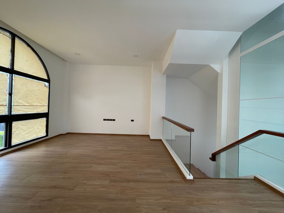 ขายบ้านรามคำแหง หัวหมาก : ขายบ้านเดี่ยวหรู ธารารมณ์ ไพรเวท เรสซิเดนซ์ รามคำแหง 9 บ้านเดี่ยว 3 ชั้น พื้นที่ใช้สอย 416 ตร.ม. ฟังก์ชัน 4 ห้องนอน 5 ห้องน้ำ 3 ที่จอดรถ  บนถนนรามคำแหง ใกล้แยกสุขุมวิท 71 ใกล้รถไฟฟ้าสายสีส้มและ Airport Link สถานีรามคำแหง