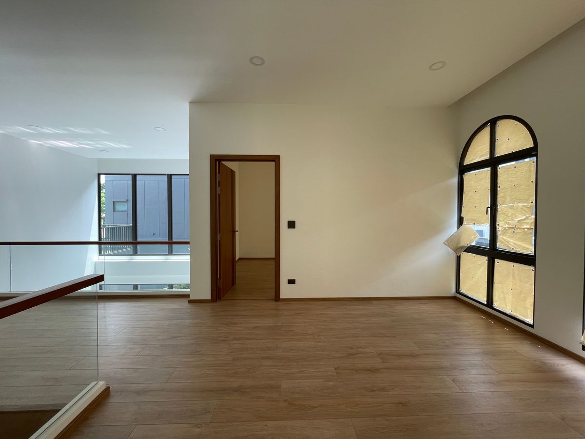 ขายบ้านรามคำแหง หัวหมาก : ขายบ้านเดี่ยวหรู ธารารมณ์ ไพรเวท เรสซิเดนซ์ รามคำแหง 9 บ้านเดี่ยว 3 ชั้น พื้นที่ใช้สอย 416 ตร.ม. ฟังก์ชัน 4 ห้องนอน 5 ห้องน้ำ 3 ที่จอดรถ  บนถนนรามคำแหง ใกล้แยกสุขุมวิท 71 ใกล้รถไฟฟ้าสายสีส้มและ Airport Link สถานีรามคำแหง