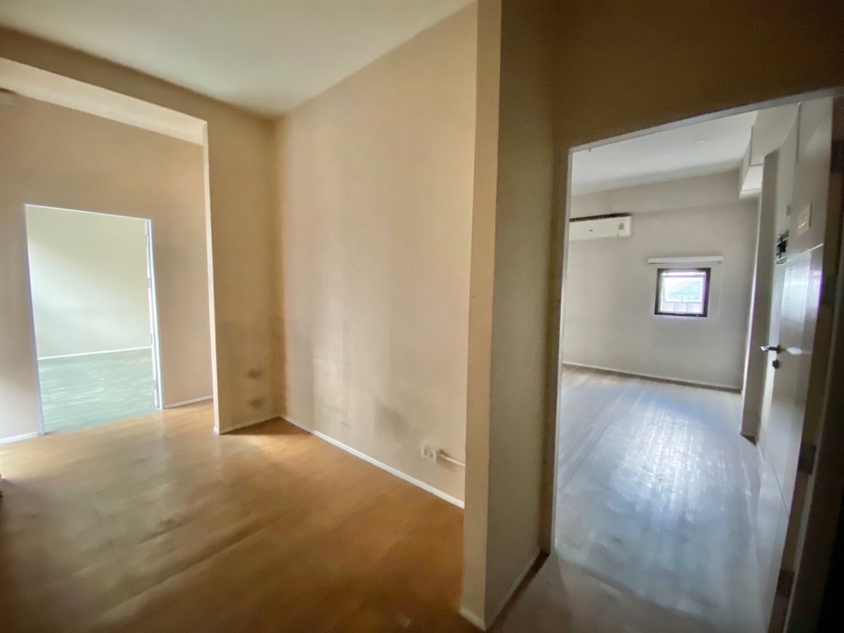 For RentShowroomRama9, Petchburi, RCA : Rent a Showroom Office. Single building “Stand Alone“ on the main road, suitable for showrooms, beds, chandeliers, veterinary clinics, Pet Wellness, Dog hair cutting, Botox Filler Surgery Clinic, Chinese Traditional Medicine, Glass Clasting, Tec