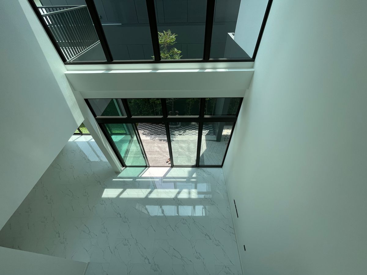 ขายบ้านรามคำแหง หัวหมาก : ขายบ้านเดี่ยวหรู ธารารมณ์ ไพรเวท เรสซิเดนซ์ รามคำแหง 9 บ้านเดี่ยว 3 ชั้น พื้นที่ใช้สอย 416 ตร.ม. ฟังก์ชัน 4 ห้องนอน 5 ห้องน้ำ 3 ที่จอดรถ  บนถนนรามคำแหง ใกล้แยกสุขุมวิท 71 ใกล้รถไฟฟ้าสายสีส้มและ Airport Link สถานีรามคำแหง