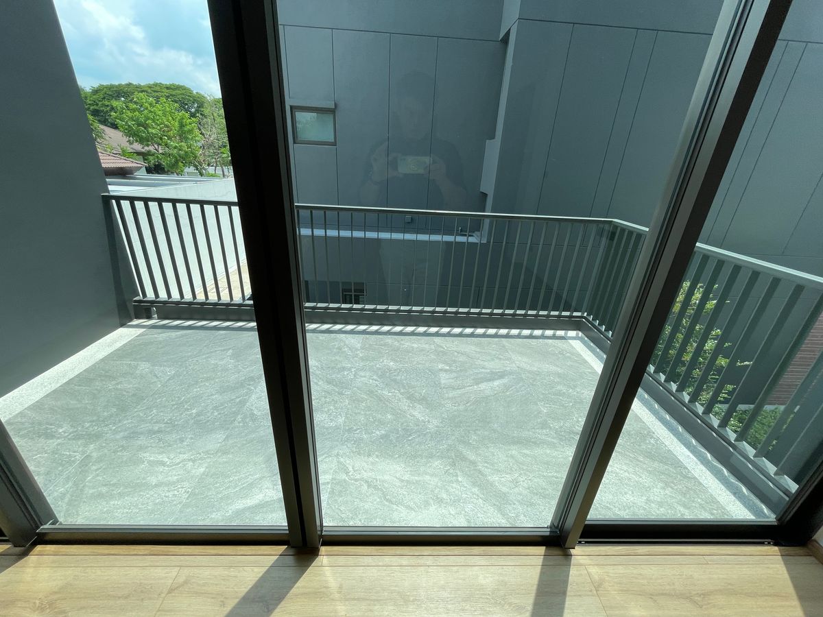 ขายบ้านรามคำแหง หัวหมาก : ขายบ้านเดี่ยวหรู ธารารมณ์ ไพรเวท เรสซิเดนซ์ รามคำแหง 9 บ้านเดี่ยว 3 ชั้น พื้นที่ใช้สอย 416 ตร.ม. ฟังก์ชัน 4 ห้องนอน 5 ห้องน้ำ 3 ที่จอดรถ  บนถนนรามคำแหง ใกล้แยกสุขุมวิท 71 ใกล้รถไฟฟ้าสายสีส้มและ Airport Link สถานีรามคำแหง