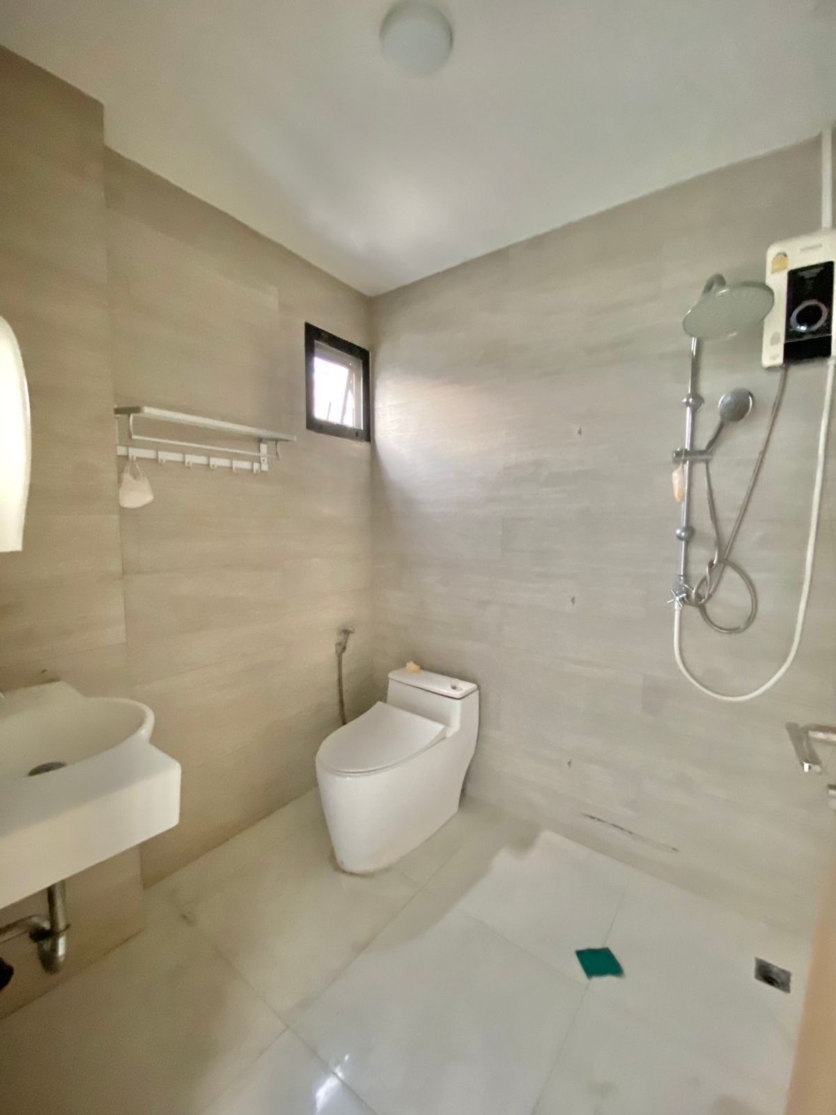 For RentShop HouseRama9, Petchburi, RCA : Rent a commercial building Stand ALONE Rama 9, Gold Location, Beauty Clinic, Surgery Clinic, Lamp Lighting Furniture Bed, Drill Health Center, Crossfit, Physical Exercise Sport Massage