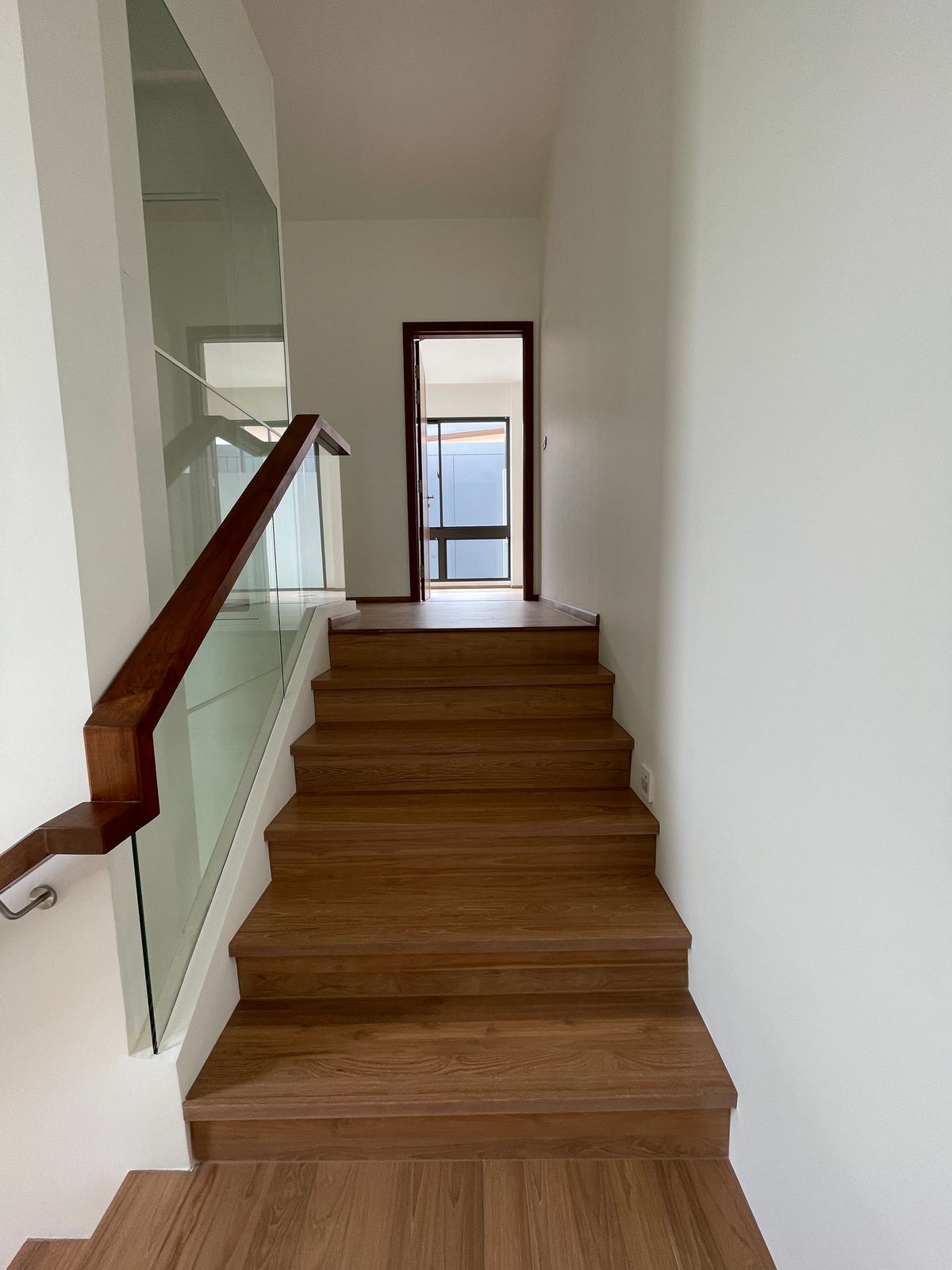 ขายบ้านรามคำแหง หัวหมาก : ขายบ้านเดี่ยวหรู ธารารมณ์ ไพรเวท เรสซิเดนซ์ รามคำแหง 9 บ้านเดี่ยว 3 ชั้น พื้นที่ใช้สอย 416 ตร.ม. ฟังก์ชัน 4 ห้องนอน 5 ห้องน้ำ 3 ที่จอดรถ  บนถนนรามคำแหง ใกล้แยกสุขุมวิท 71 ใกล้รถไฟฟ้าสายสีส้มและ Airport Link สถานีรามคำแหง