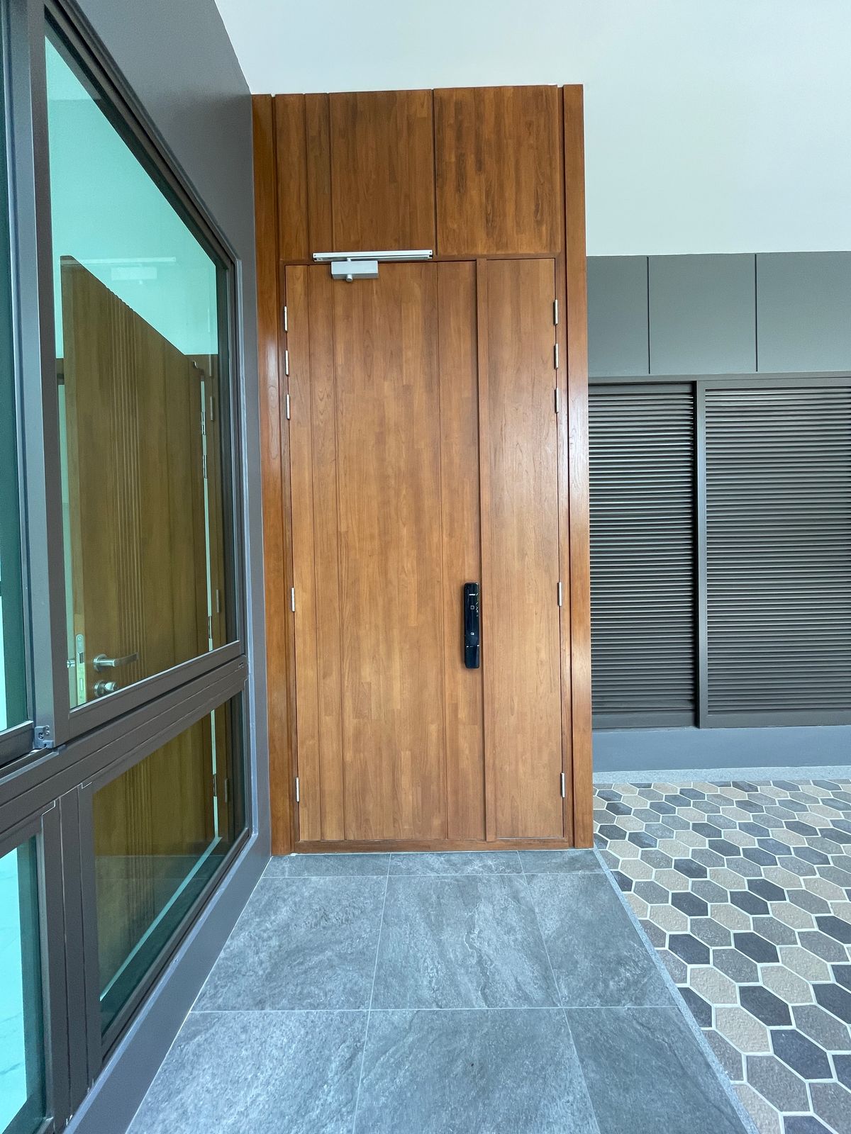 ขายบ้านรามคำแหง หัวหมาก : ขายบ้านเดี่ยวหรู ธารารมณ์ ไพรเวท เรสซิเดนซ์ รามคำแหง 9 บ้านเดี่ยว 3 ชั้น พื้นที่ใช้สอย 416 ตร.ม. ฟังก์ชัน 4 ห้องนอน 5 ห้องน้ำ 3 ที่จอดรถ  บนถนนรามคำแหง ใกล้แยกสุขุมวิท 71 ใกล้รถไฟฟ้าสายสีส้มและ Airport Link สถานีรามคำแหง