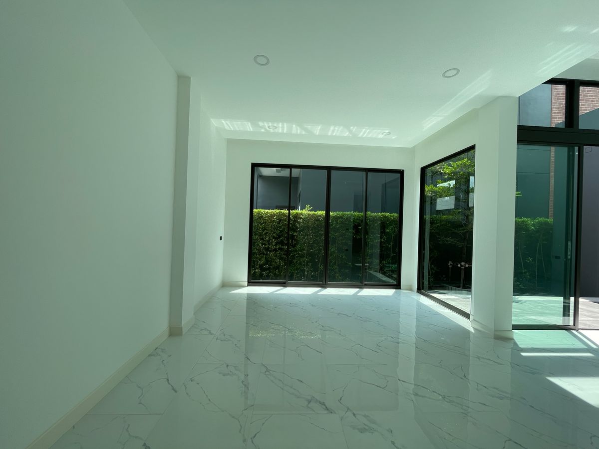 ขายบ้านรามคำแหง หัวหมาก : ขายบ้านเดี่ยวหรู ธารารมณ์ ไพรเวท เรสซิเดนซ์ รามคำแหง 9 บ้านเดี่ยว 3 ชั้น พื้นที่ใช้สอย 416 ตร.ม. ฟังก์ชัน 4 ห้องนอน 5 ห้องน้ำ 3 ที่จอดรถ  บนถนนรามคำแหง ใกล้แยกสุขุมวิท 71 ใกล้รถไฟฟ้าสายสีส้มและ Airport Link สถานีรามคำแหง