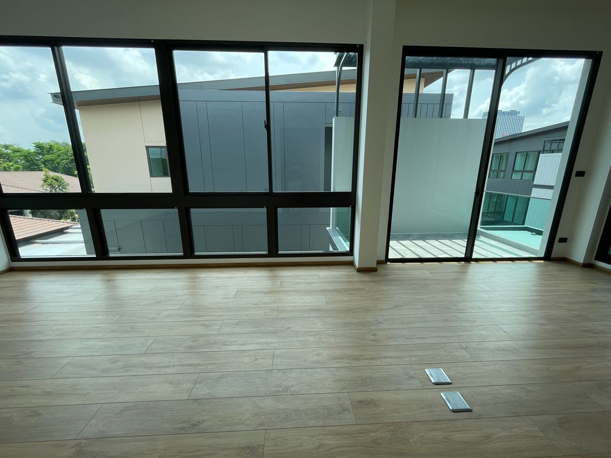 ขายบ้านรามคำแหง หัวหมาก : ขายบ้านเดี่ยวหรู ธารารมณ์ ไพรเวท เรสซิเดนซ์ รามคำแหง 9 บ้านเดี่ยว 3 ชั้น พื้นที่ใช้สอย 416 ตร.ม. ฟังก์ชัน 4 ห้องนอน 5 ห้องน้ำ 3 ที่จอดรถ  บนถนนรามคำแหง ใกล้แยกสุขุมวิท 71 ใกล้รถไฟฟ้าสายสีส้มและ Airport Link สถานีรามคำแหง