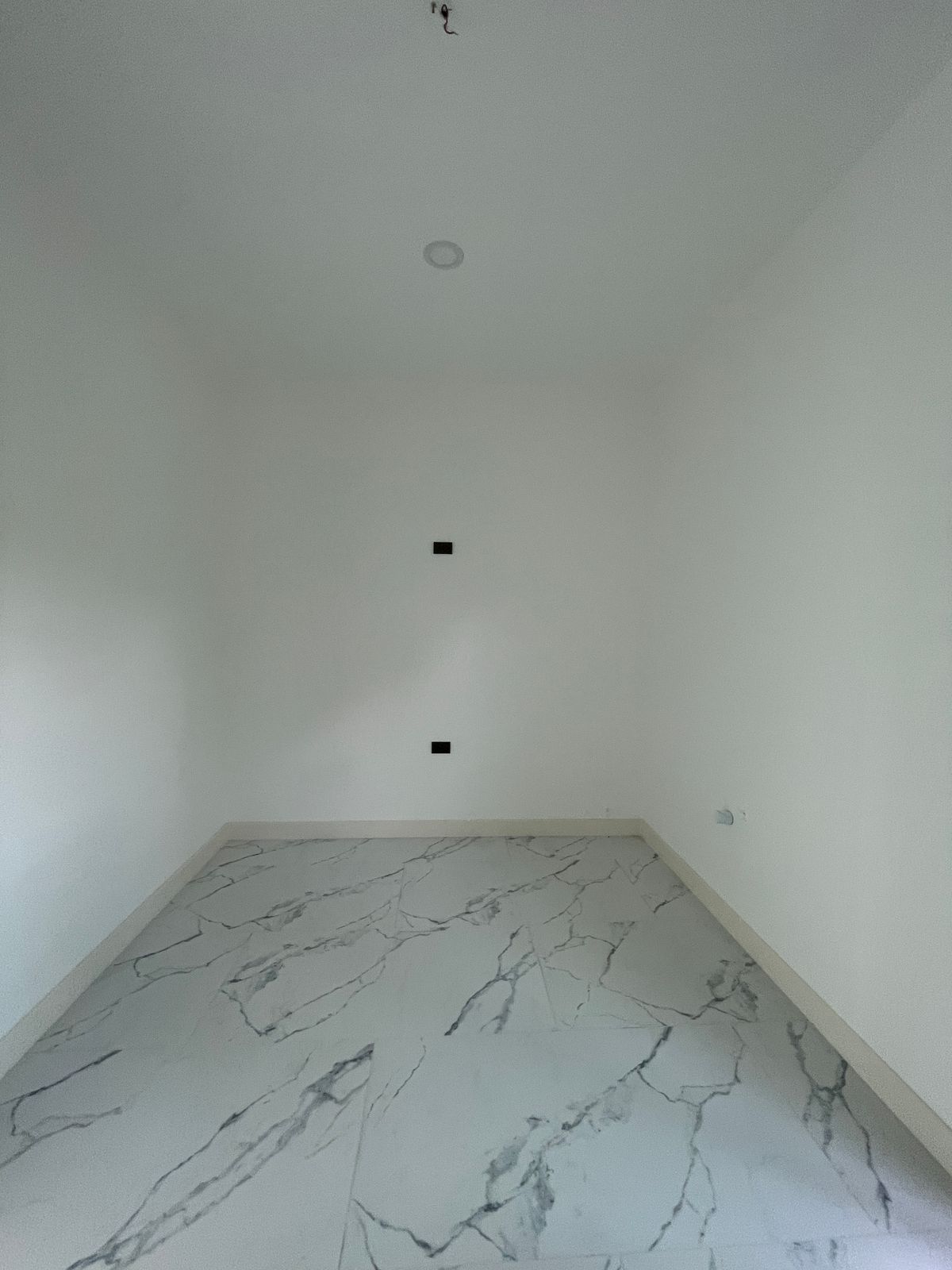 ขายบ้านรามคำแหง หัวหมาก : ขายบ้านเดี่ยวหรู ธารารมณ์ ไพรเวท เรสซิเดนซ์ รามคำแหง 9 บ้านเดี่ยว 3 ชั้น พื้นที่ใช้สอย 416 ตร.ม. ฟังก์ชัน 4 ห้องนอน 5 ห้องน้ำ 3 ที่จอดรถ  บนถนนรามคำแหง ใกล้แยกสุขุมวิท 71 ใกล้รถไฟฟ้าสายสีส้มและ Airport Link สถานีรามคำแหง