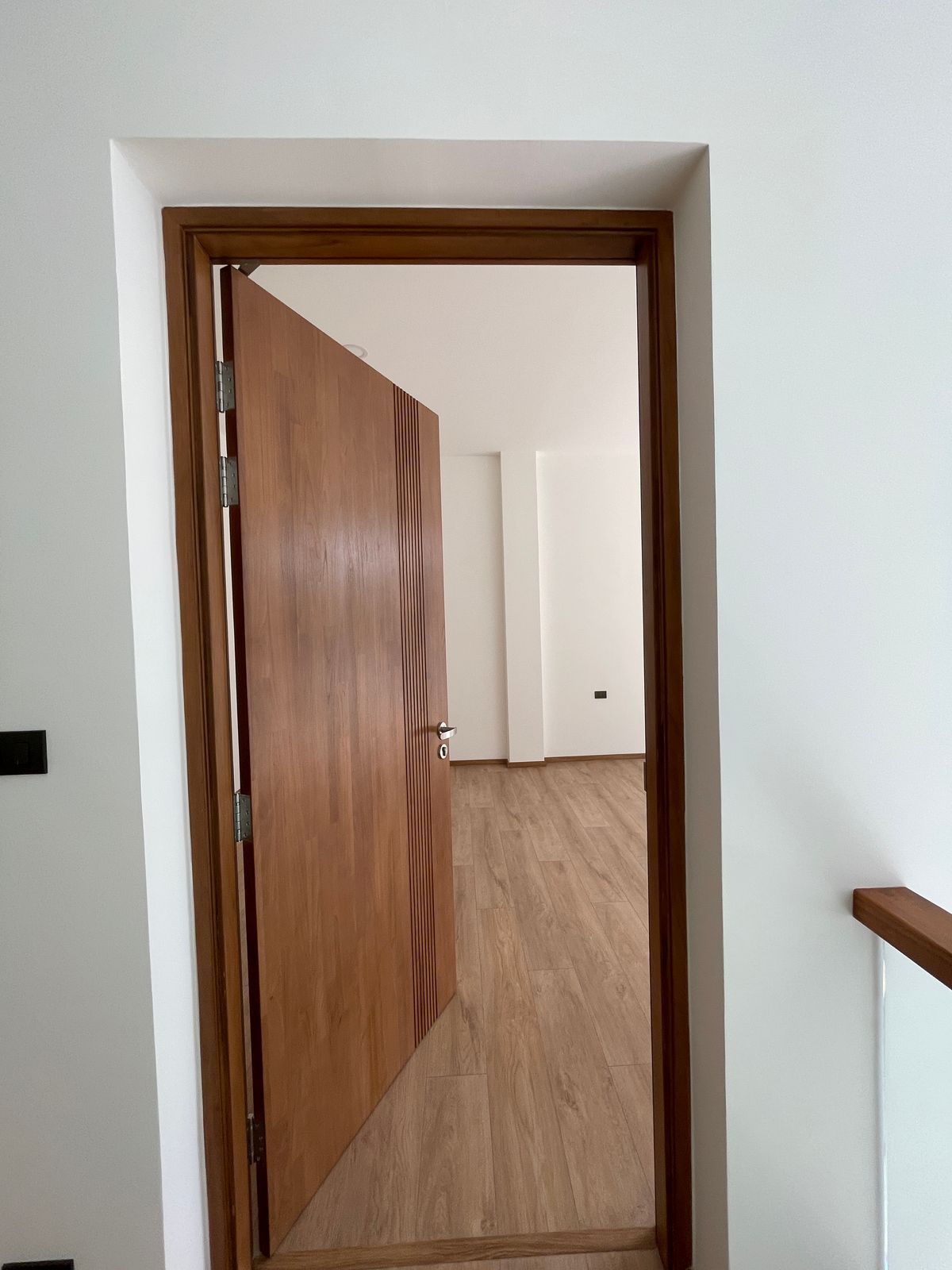 ขายบ้านรามคำแหง หัวหมาก : ขายบ้านเดี่ยวหรู ธารารมณ์ ไพรเวท เรสซิเดนซ์ รามคำแหง 9 บ้านเดี่ยว 3 ชั้น พื้นที่ใช้สอย 416 ตร.ม. ฟังก์ชัน 4 ห้องนอน 5 ห้องน้ำ 3 ที่จอดรถ  บนถนนรามคำแหง ใกล้แยกสุขุมวิท 71 ใกล้รถไฟฟ้าสายสีส้มและ Airport Link สถานีรามคำแหง