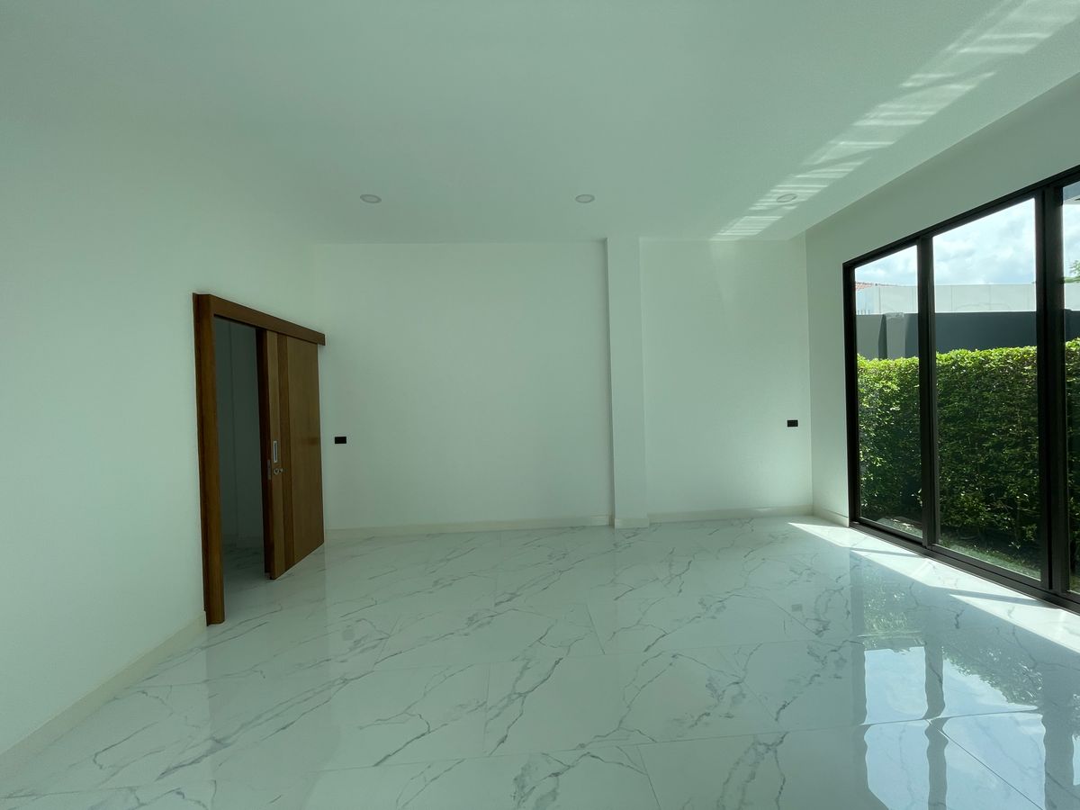 ขายบ้านรามคำแหง หัวหมาก : ขายบ้านเดี่ยวหรู ธารารมณ์ ไพรเวท เรสซิเดนซ์ รามคำแหง 9 บ้านเดี่ยว 3 ชั้น พื้นที่ใช้สอย 416 ตร.ม. ฟังก์ชัน 4 ห้องนอน 5 ห้องน้ำ 3 ที่จอดรถ  บนถนนรามคำแหง ใกล้แยกสุขุมวิท 71 ใกล้รถไฟฟ้าสายสีส้มและ Airport Link สถานีรามคำแหง