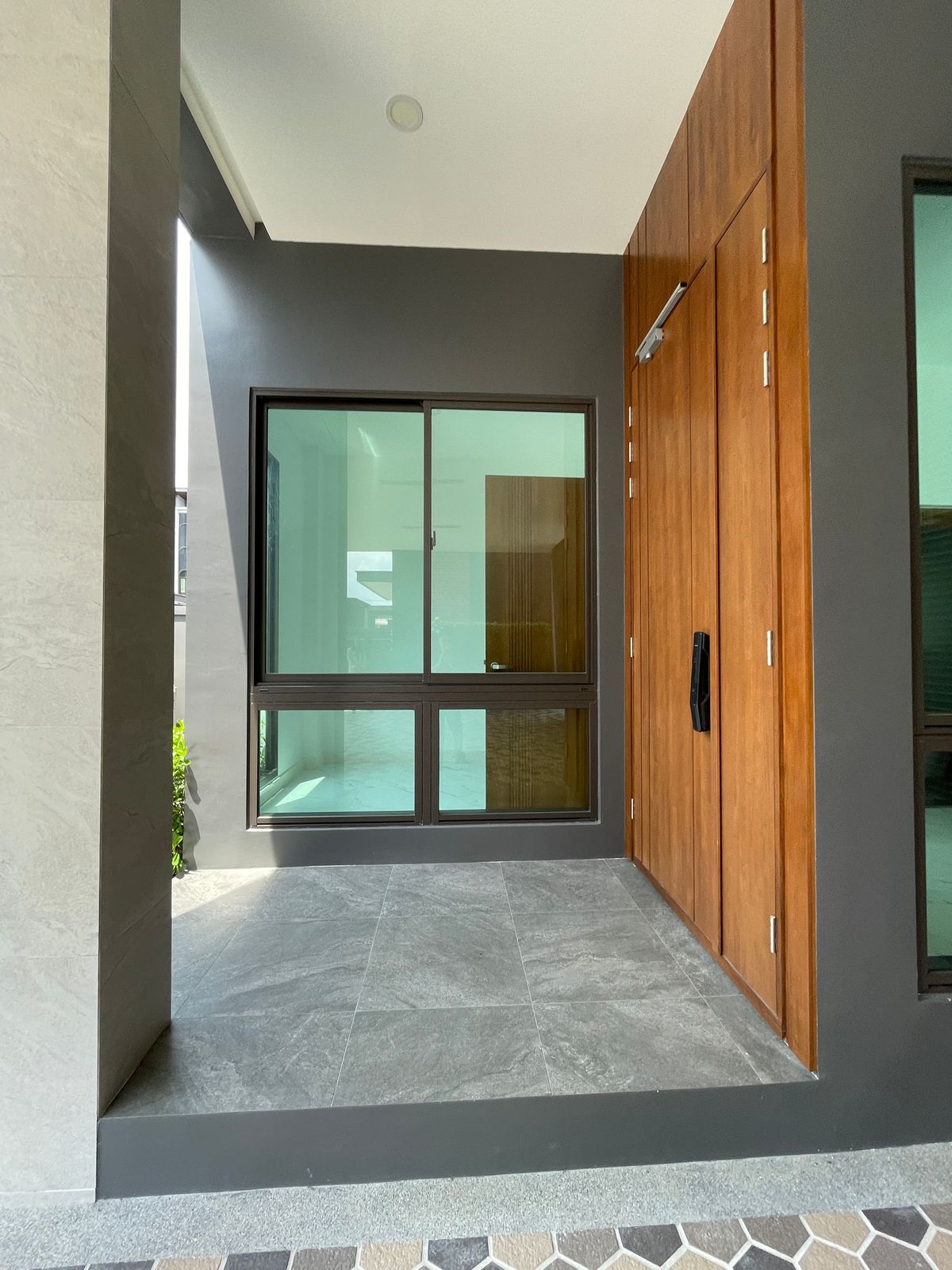 ขายบ้านรามคำแหง หัวหมาก : ขายบ้านเดี่ยวหรู ธารารมณ์ ไพรเวท เรสซิเดนซ์ รามคำแหง 9 บ้านเดี่ยว 3 ชั้น พื้นที่ใช้สอย 416 ตร.ม. ฟังก์ชัน 4 ห้องนอน 5 ห้องน้ำ 3 ที่จอดรถ  บนถนนรามคำแหง ใกล้แยกสุขุมวิท 71 ใกล้รถไฟฟ้าสายสีส้มและ Airport Link สถานีรามคำแหง