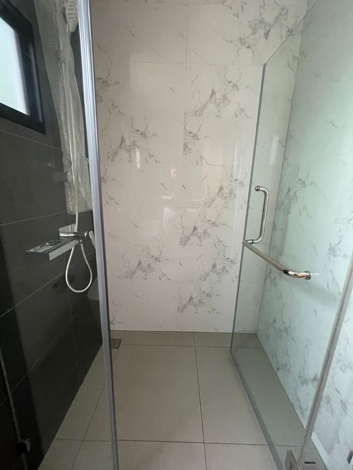 ขายบ้านรามคำแหง หัวหมาก : ขายบ้านเดี่ยวหรู ธารารมณ์ ไพรเวท เรสซิเดนซ์ รามคำแหง 9 บ้านเดี่ยว 3 ชั้น พื้นที่ใช้สอย 416 ตร.ม. ฟังก์ชัน 4 ห้องนอน 5 ห้องน้ำ 3 ที่จอดรถ  บนถนนรามคำแหง ใกล้แยกสุขุมวิท 71 ใกล้รถไฟฟ้าสายสีส้มและ Airport Link สถานีรามคำแหง