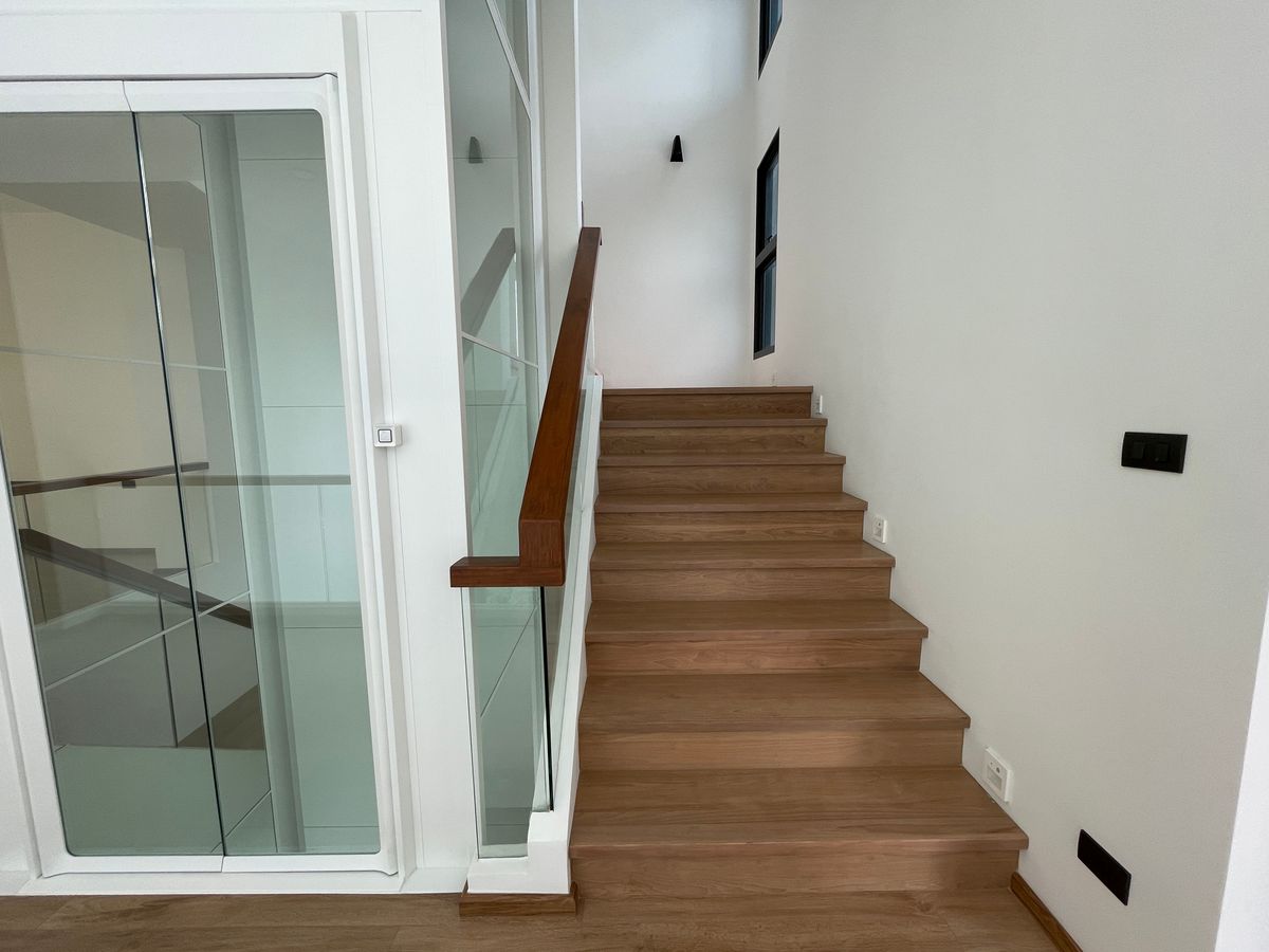 ขายบ้านรามคำแหง หัวหมาก : ขายบ้านเดี่ยวหรู ธารารมณ์ ไพรเวท เรสซิเดนซ์ รามคำแหง 9 บ้านเดี่ยว 3 ชั้น พื้นที่ใช้สอย 416 ตร.ม. ฟังก์ชัน 4 ห้องนอน 5 ห้องน้ำ 3 ที่จอดรถ  บนถนนรามคำแหง ใกล้แยกสุขุมวิท 71 ใกล้รถไฟฟ้าสายสีส้มและ Airport Link สถานีรามคำแหง