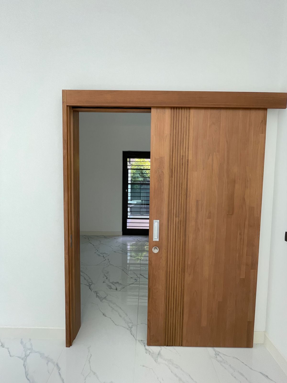 ขายบ้านรามคำแหง หัวหมาก : ขายบ้านเดี่ยวหรู ธารารมณ์ ไพรเวท เรสซิเดนซ์ รามคำแหง 9 บ้านเดี่ยว 3 ชั้น พื้นที่ใช้สอย 416 ตร.ม. ฟังก์ชัน 4 ห้องนอน 5 ห้องน้ำ 3 ที่จอดรถ  บนถนนรามคำแหง ใกล้แยกสุขุมวิท 71 ใกล้รถไฟฟ้าสายสีส้มและ Airport Link สถานีรามคำแหง