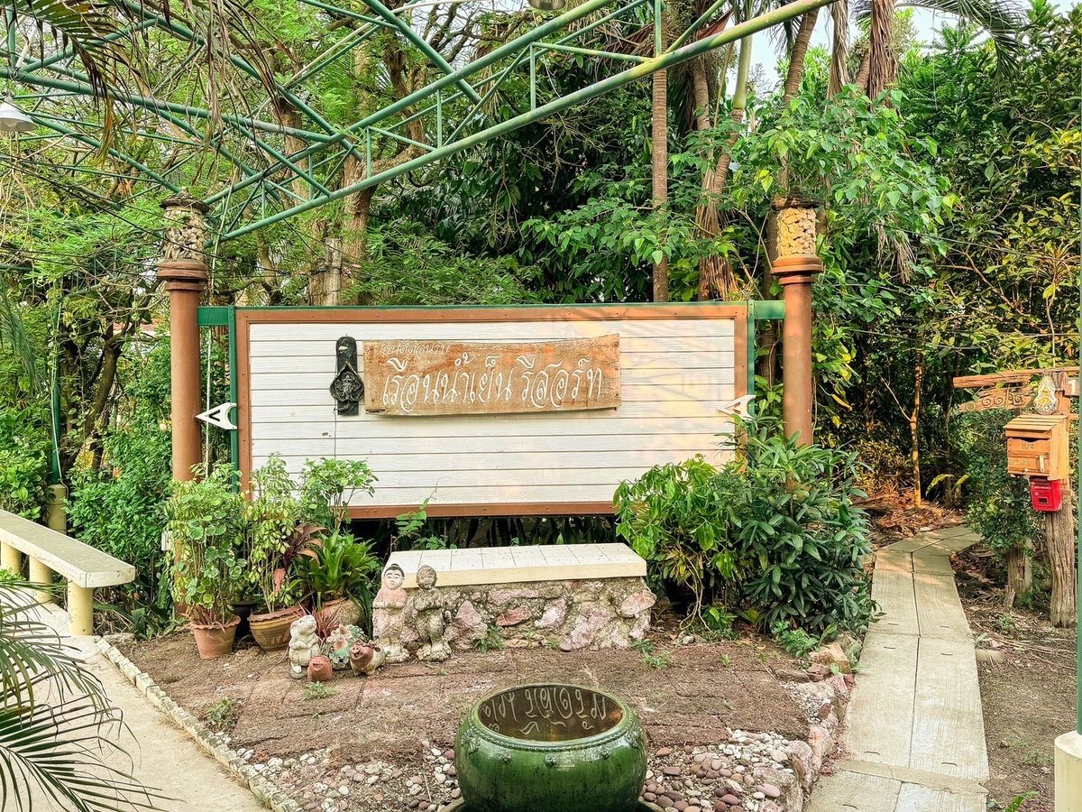 ขายกิจการโรงแรม & กิจการอพาร์ตเมนต์สมุทรสงคราม : ขาย เรือนน้ำเย็น อัมพวา
หน้าติดถนน หลังติดแม่น้ำ
รีสอร์ท+สวน 13 ไร่
เสนอขาย65 ล้าน
สนใจติดต่อ ทักไลน์ 0816987488