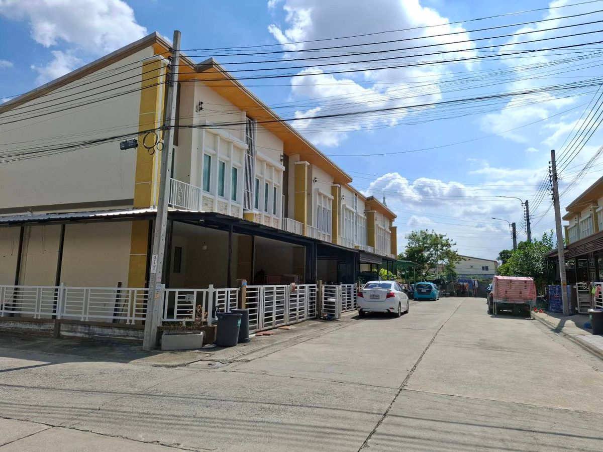 ขายทาวน์โฮมมีนบุรี-ร่มเกล้า : ขายทาวน์โฮม หลังมุม พร้อมผู้เช่า📍  ได้ผลตอบแทนทันที 7%++ ขายพร้อมผู้เช่า 📍 ❇️  ขายต่ำกว่าราคาประเมินได้กำไร 2 ต่อ  ทาวน์โฮม โกลเด้น ทาวน์ รามคำแหง วงแหวน